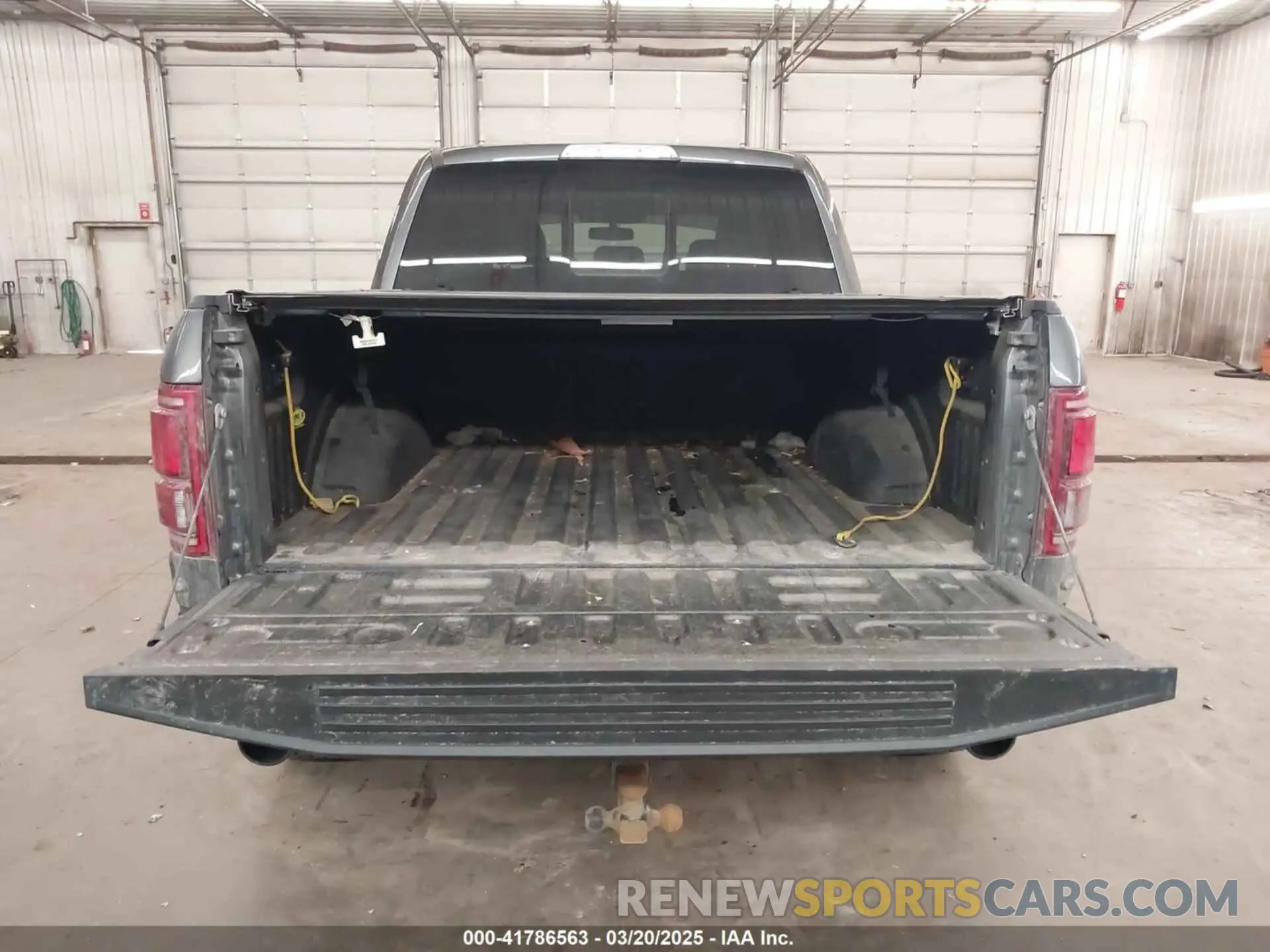 17 Photograph of a damaged car 1FTFW1RG0KFC64964 FORD F-150 2019