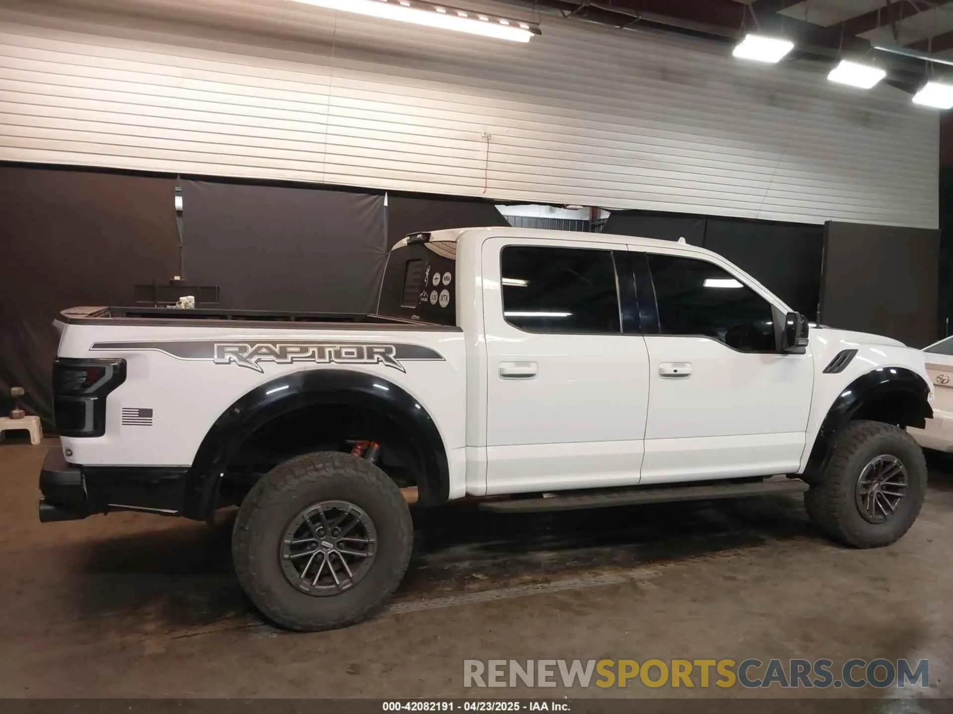14 Photograph of a damaged car 1FTFW1RG3KFC98445 FORD F-150 2019
