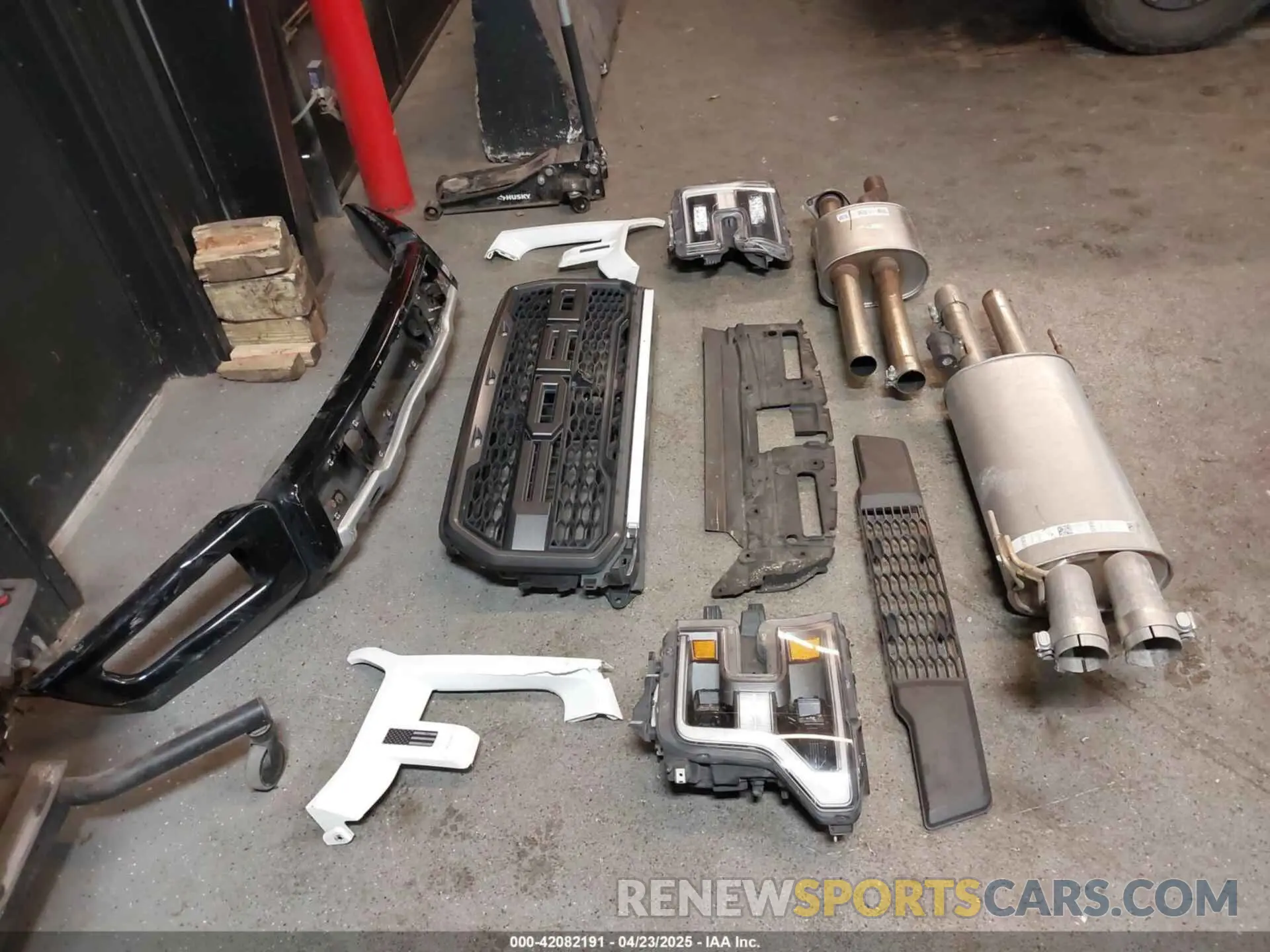 18 Photograph of a damaged car 1FTFW1RG3KFC98445 FORD F-150 2019