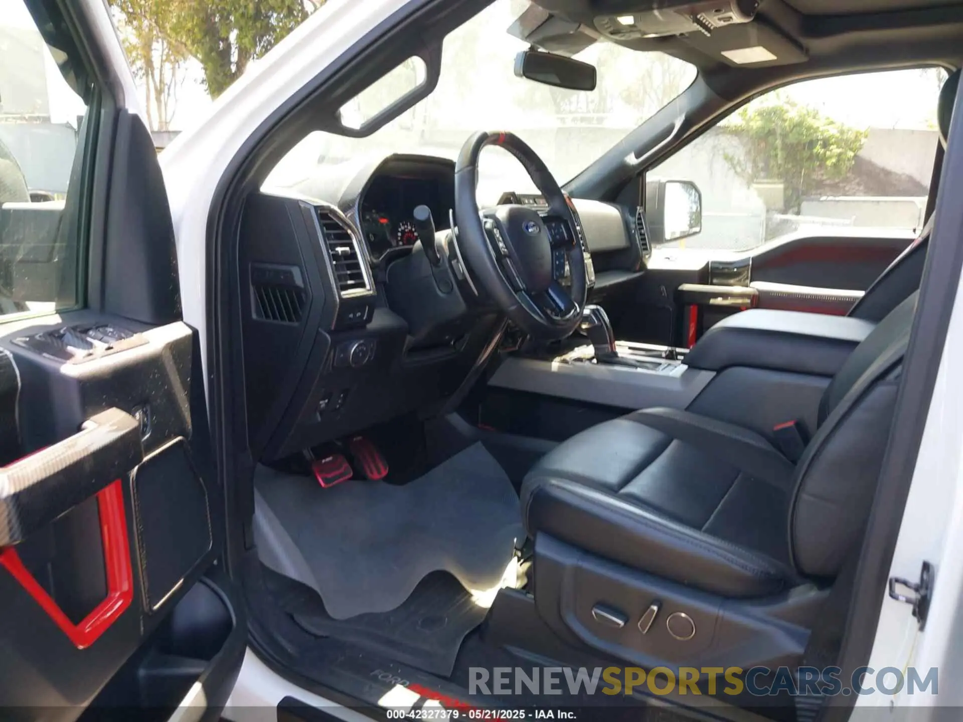 19 Photograph of a damaged car 1FTFW1RG4KFC09076 FORD F-150 2019