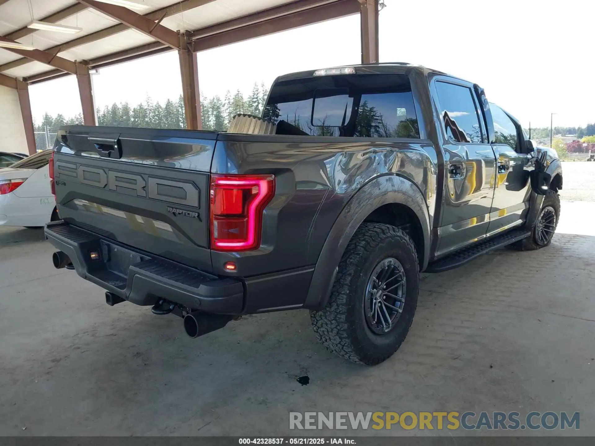 4 Photograph of a damaged car 1FTFW1RG5KFC70999 FORD F-150 2019