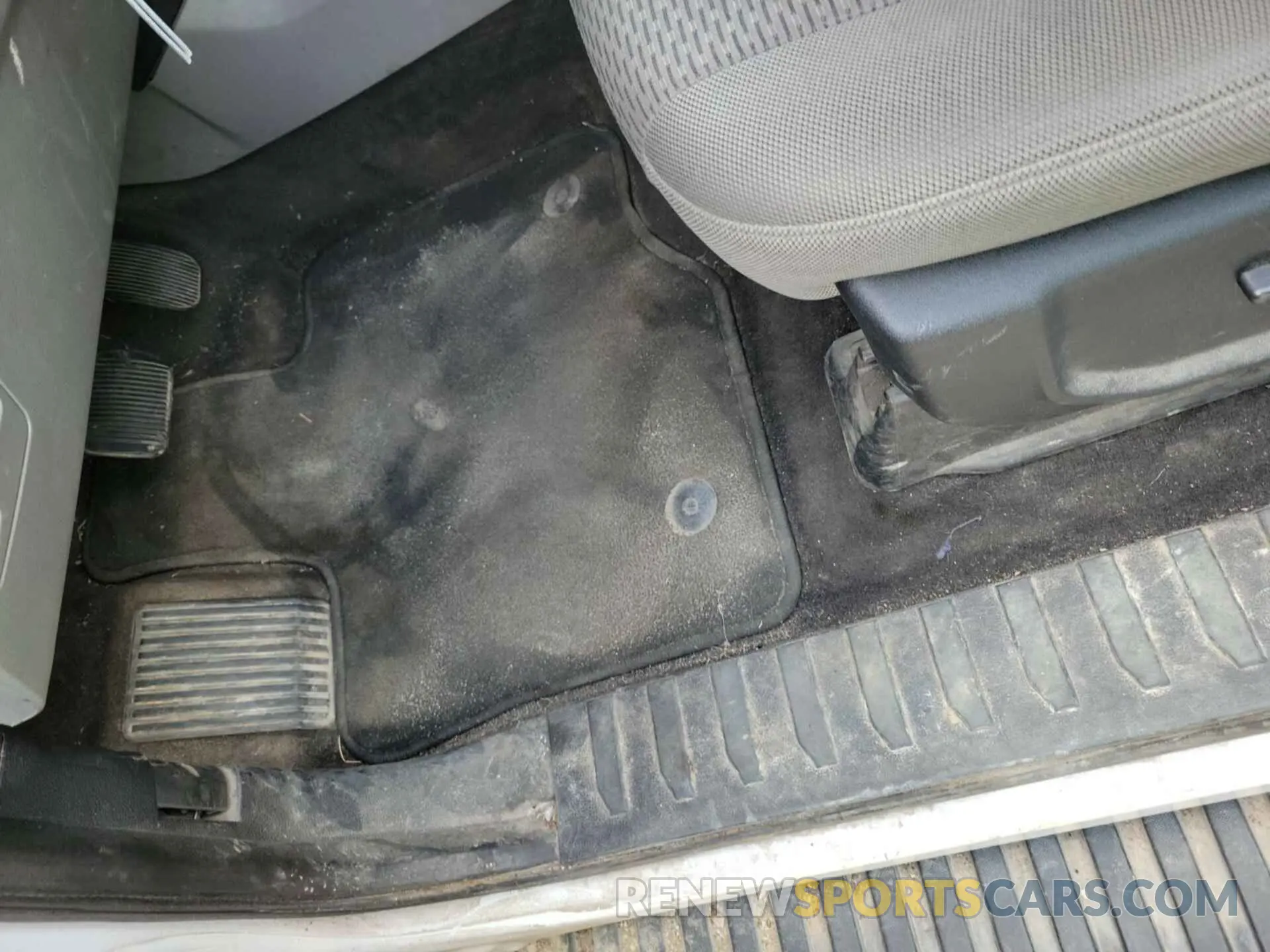 1 Photograph of a damaged car 1FTFX1C41KKE17984 FORD F-150 2019