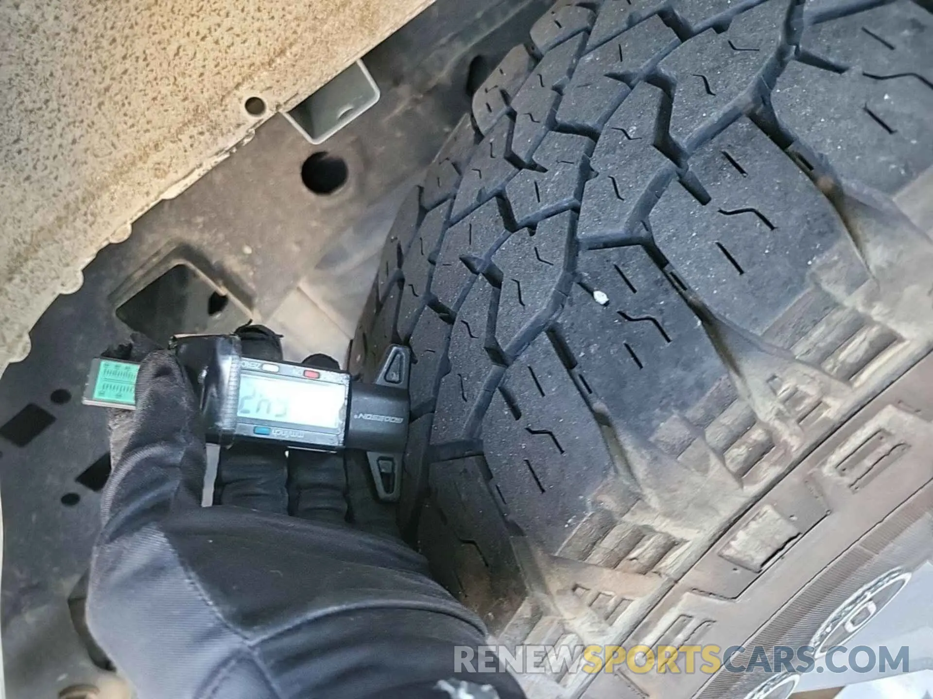 18 Photograph of a damaged car 1FTFX1C44KKE53054 FORD F-150 2019