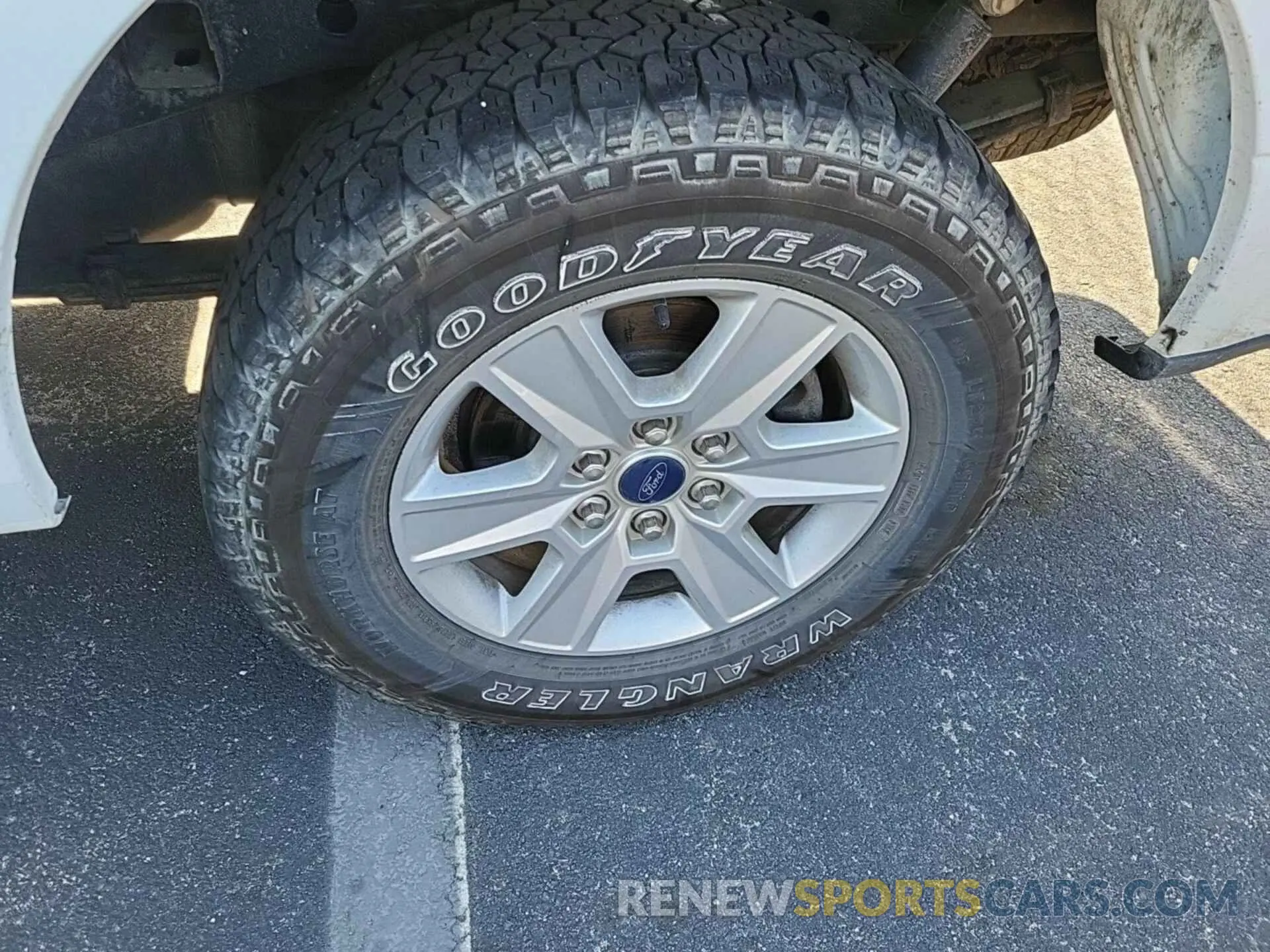 9 Photograph of a damaged car 1FTFX1C44KKE53054 FORD F-150 2019