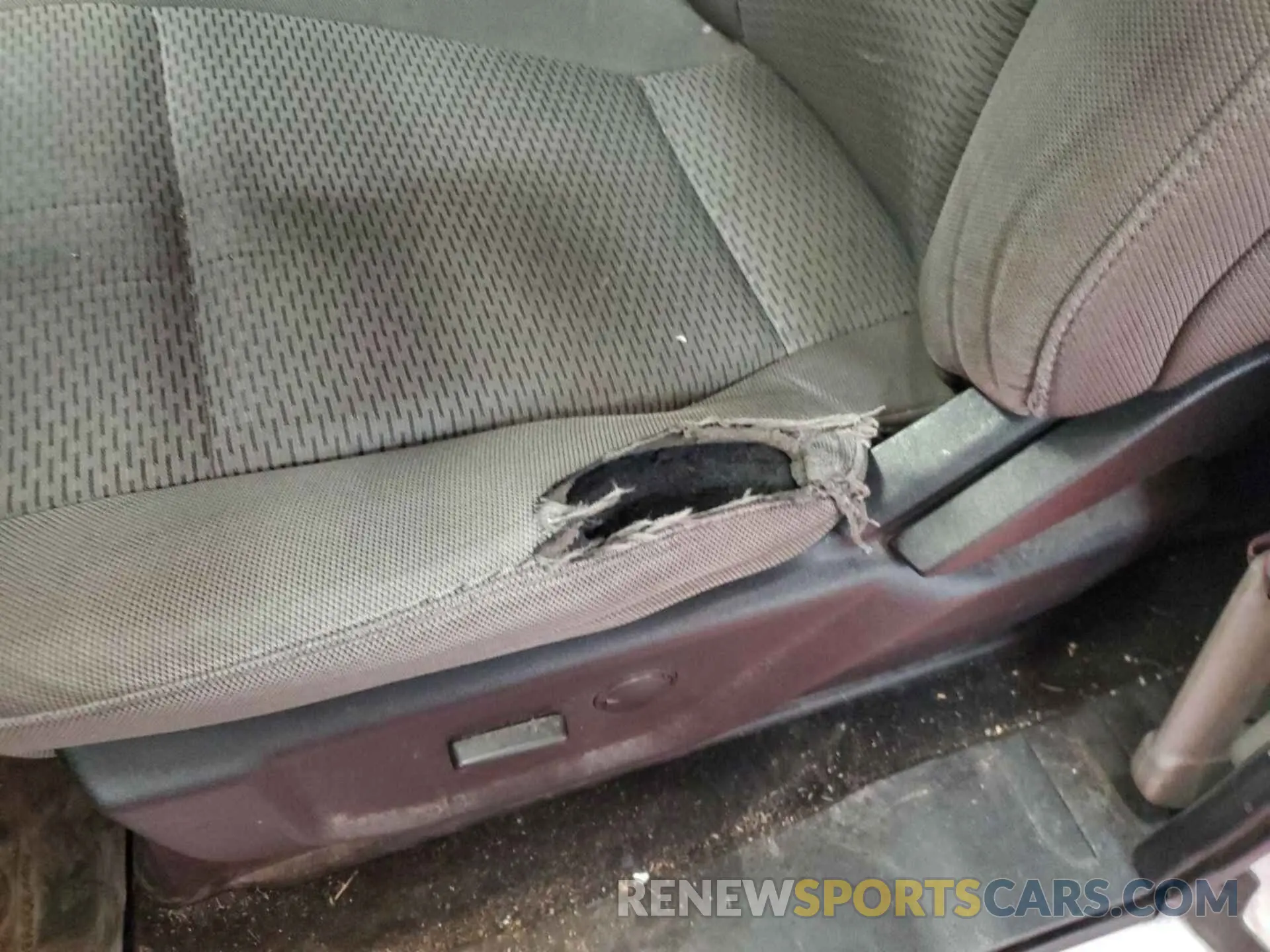 10 Photograph of a damaged car 1FTFX1E42KKC43582 FORD F-150 2019