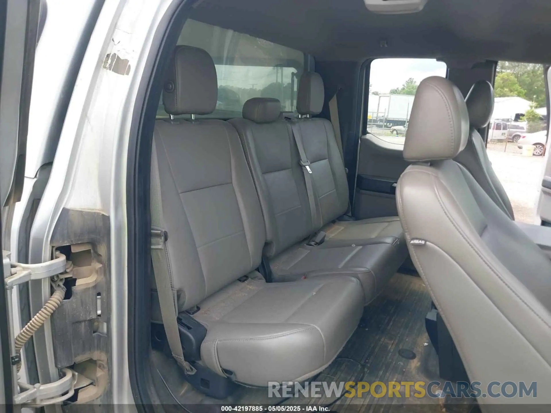 8 Photograph of a damaged car 1FTFX1E50KFB36564 FORD F-150 2019