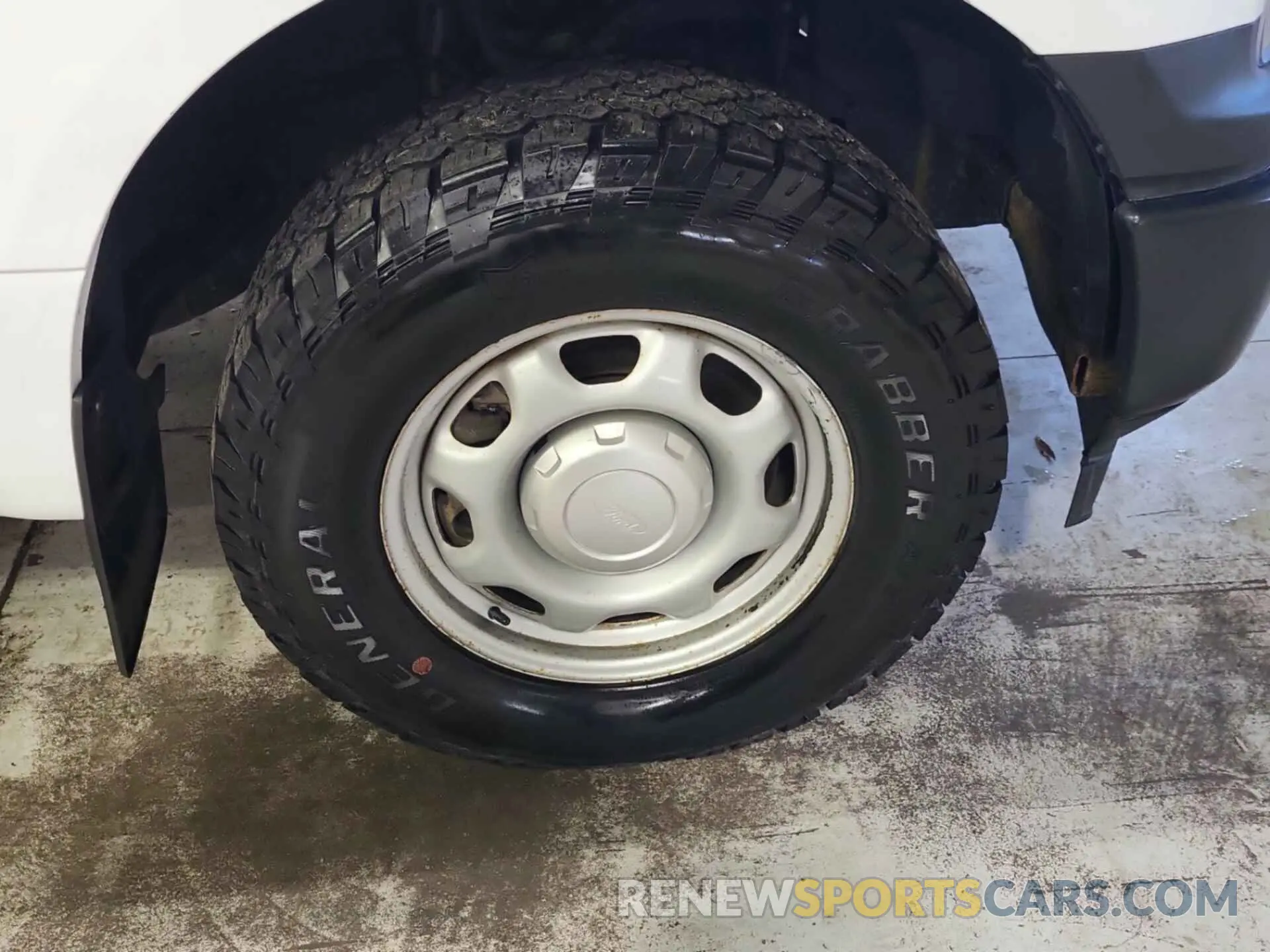 17 Photograph of a damaged car 1FTFX1E51KKD83194 FORD F-150 2019