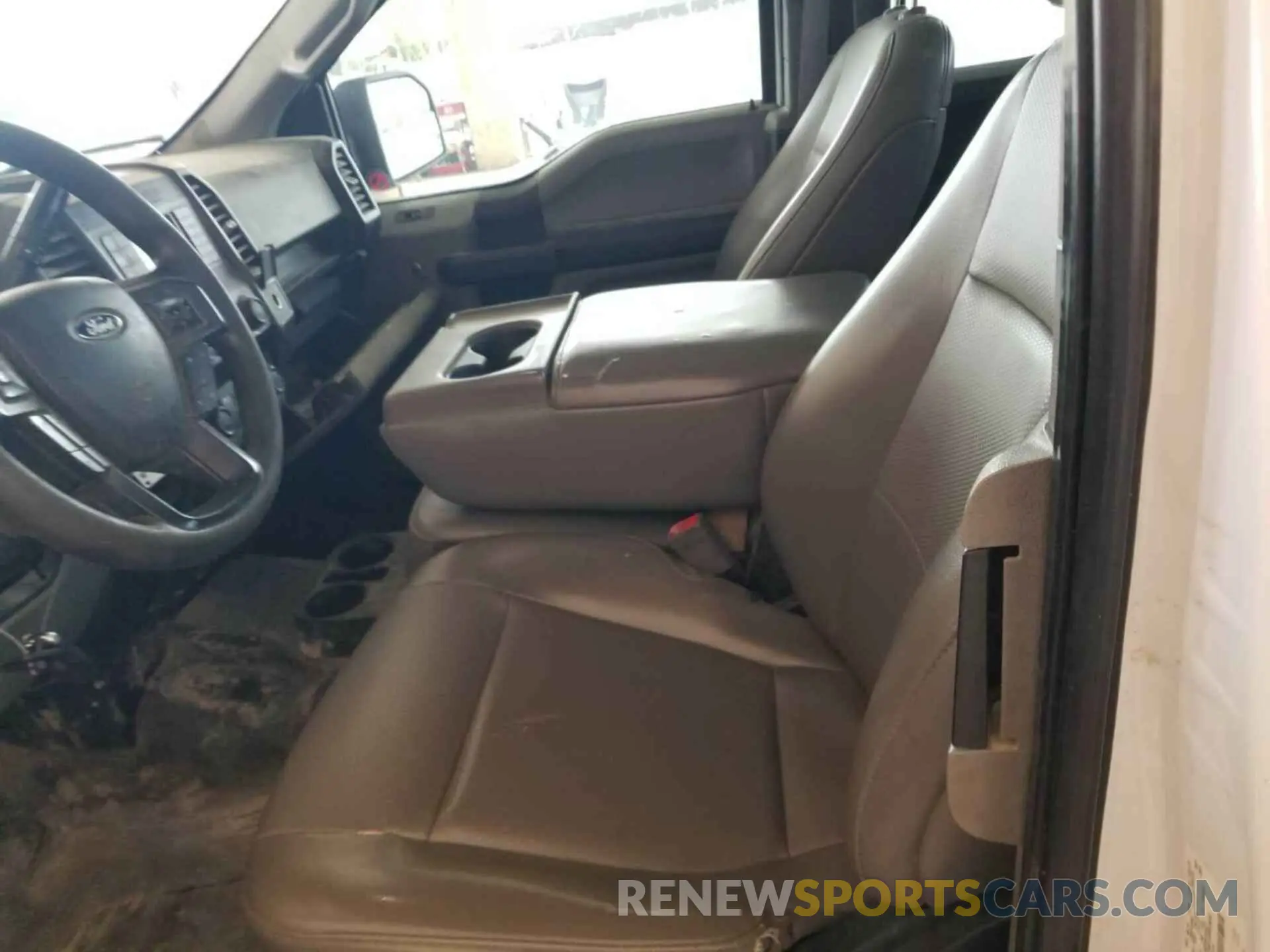 17 Photograph of a damaged car 1FTFX1E57KKE35203 FORD F-150 2019