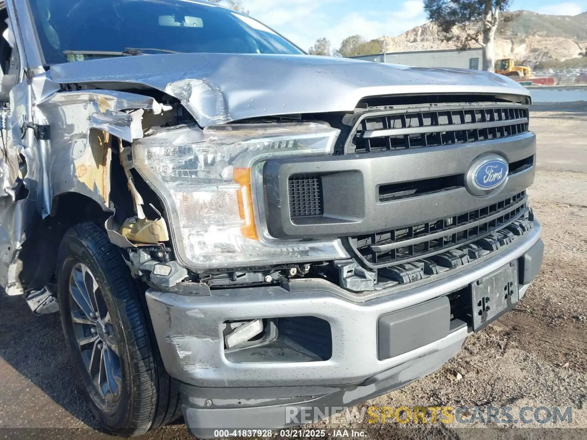 18 Photograph of a damaged car 1FTEW1C49LKD40054 FORD F-150 2020