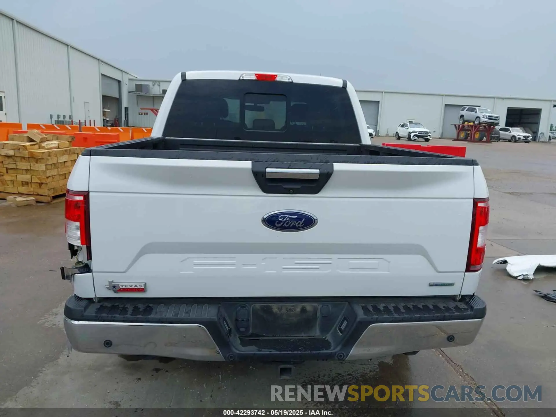 17 Photograph of a damaged car 1FTEW1CP0LFA37389 FORD F-150 2020