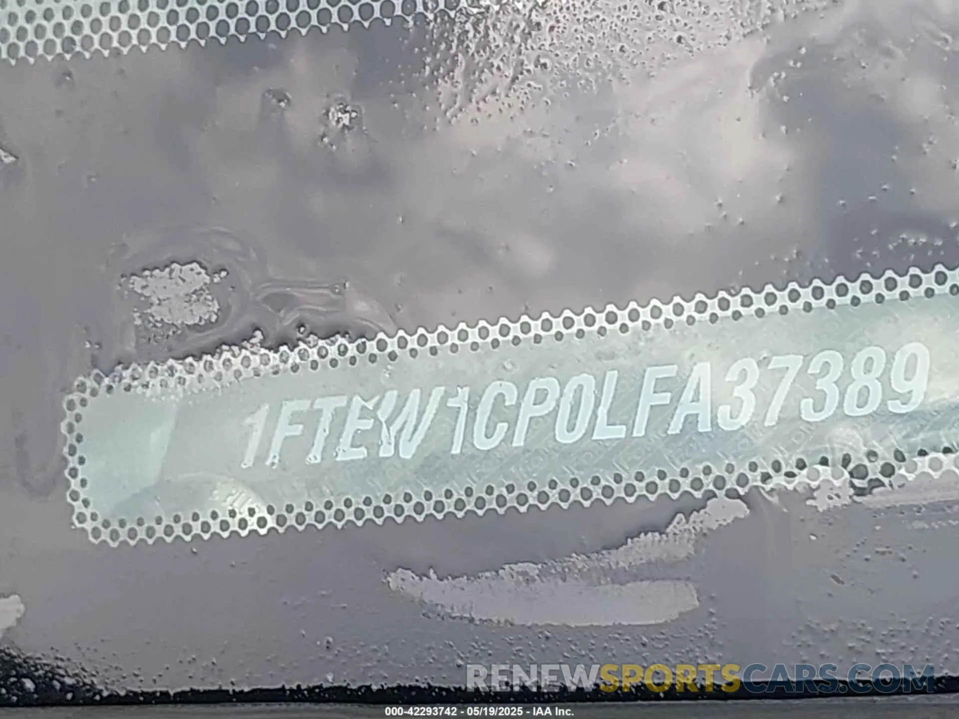 19 Photograph of a damaged car 1FTEW1CP0LFA37389 FORD F-150 2020