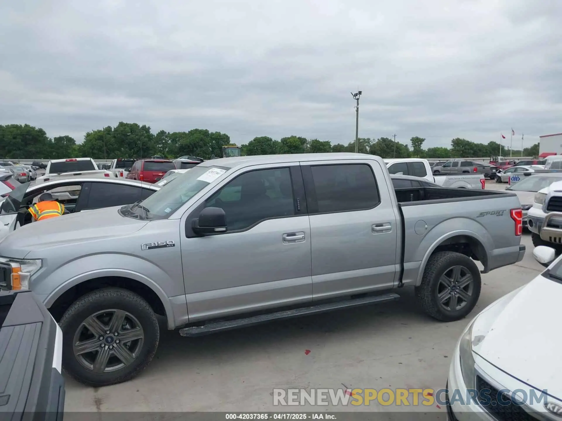 14 Photograph of a damaged car 1FTEW1E4XLKE93166 FORD F-150 2020