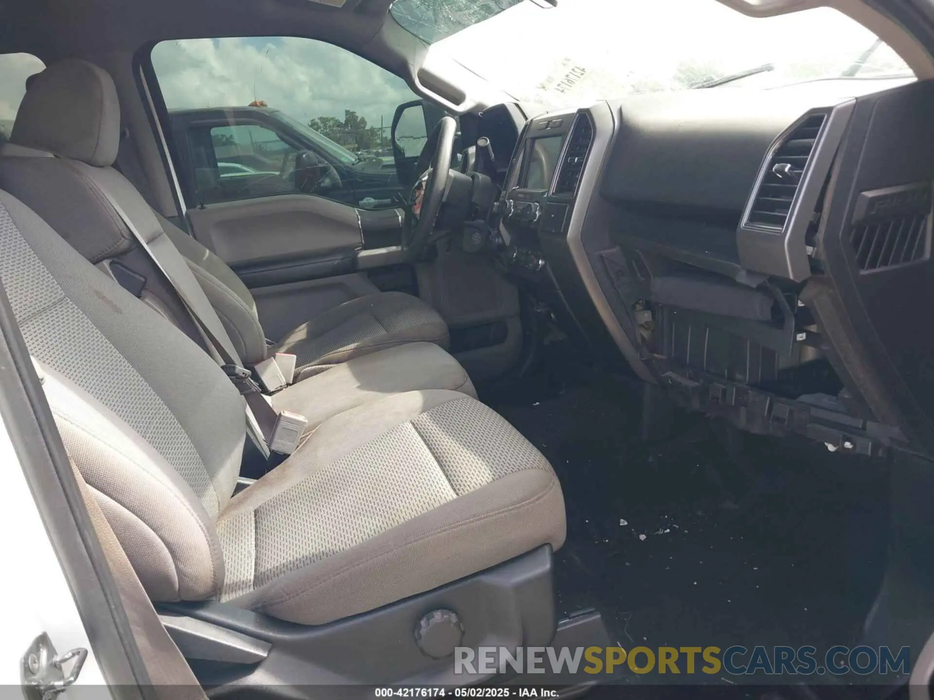 5 Photograph of a damaged car 1FTEW1E53LFB55884 FORD F-150 2020