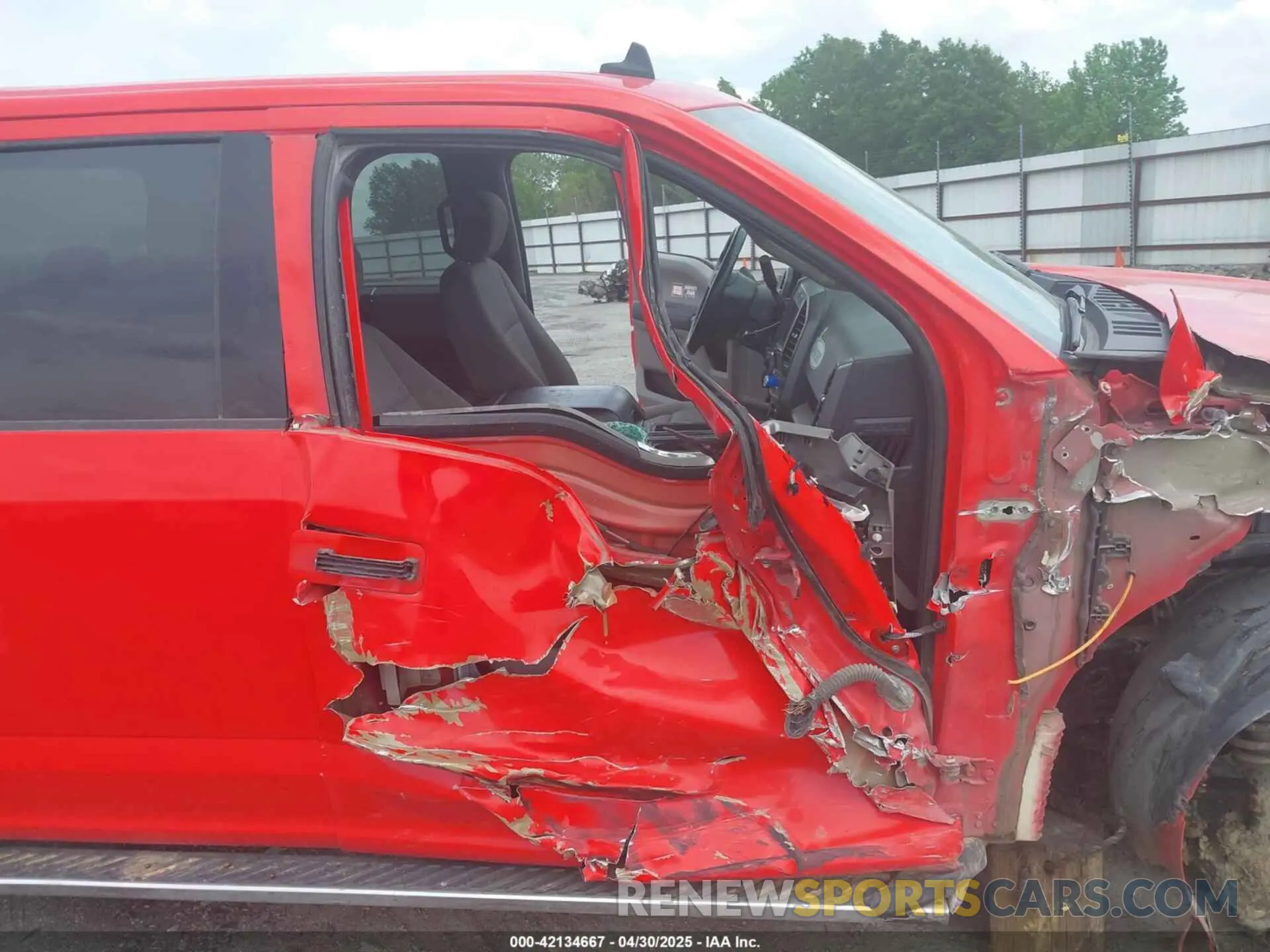 17 Photograph of a damaged car 1FTEW1E56LKE33121 FORD F-150 2020