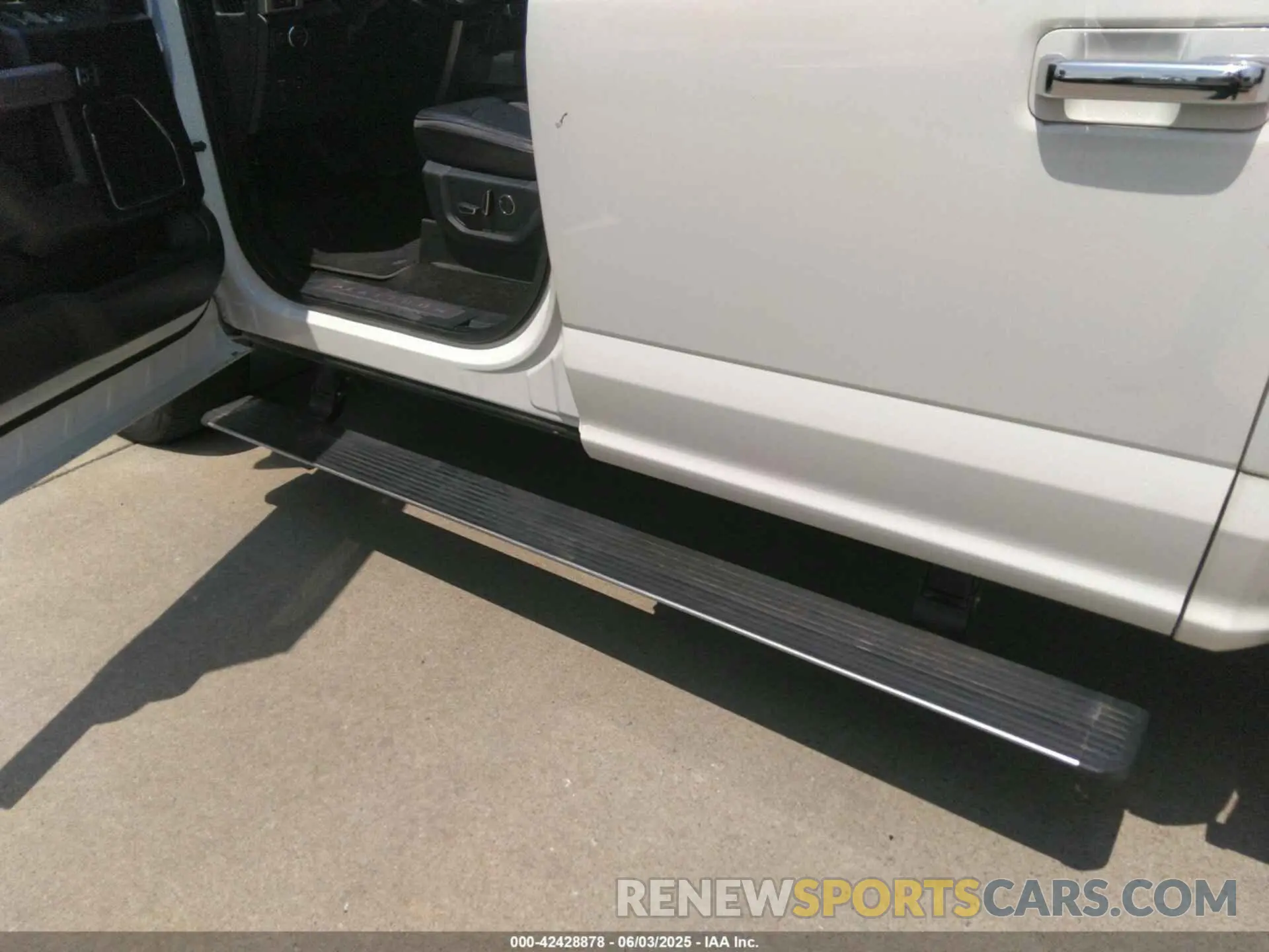 18 Photograph of a damaged car 1FTEW1E57LFA45632 FORD F-150 2020