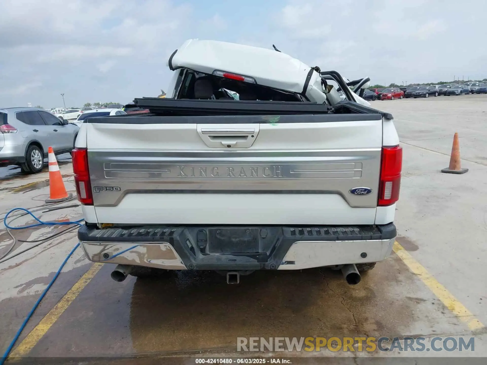 17 Photograph of a damaged car 1FTEW1E59LFB55310 FORD F-150 2020
