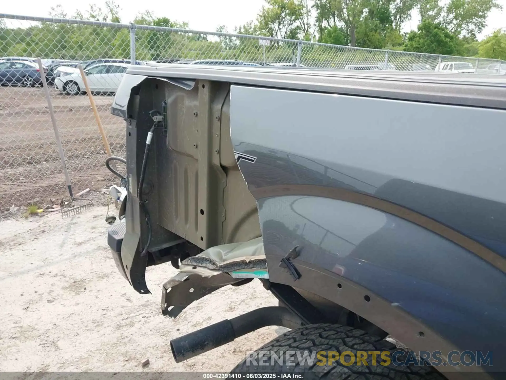 17 Photograph of a damaged car 1FTEW1EP1LFC21317 FORD F-150 2020