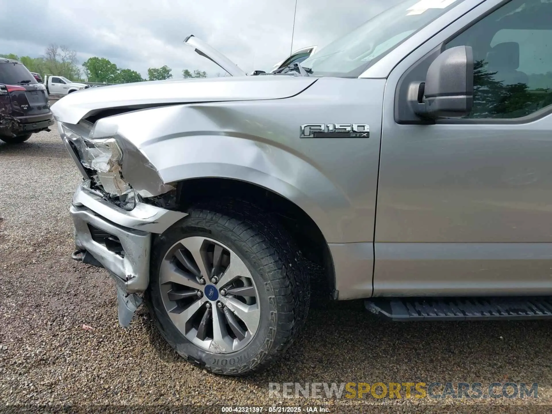 17 Photograph of a damaged car 1FTEW1EP4LFA61305 FORD F-150 2020