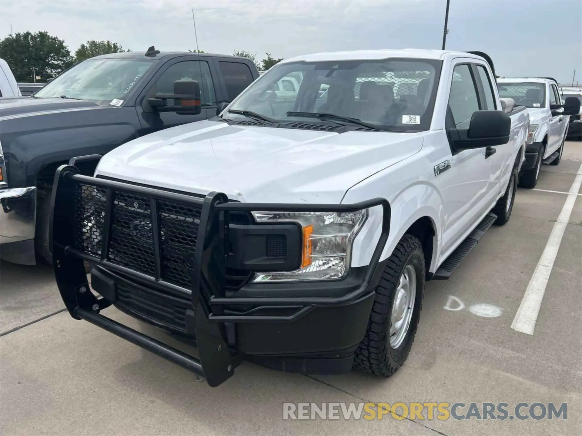 16 Photograph of a damaged car 1FTEX1C52LKD82930 FORD F-150 2020