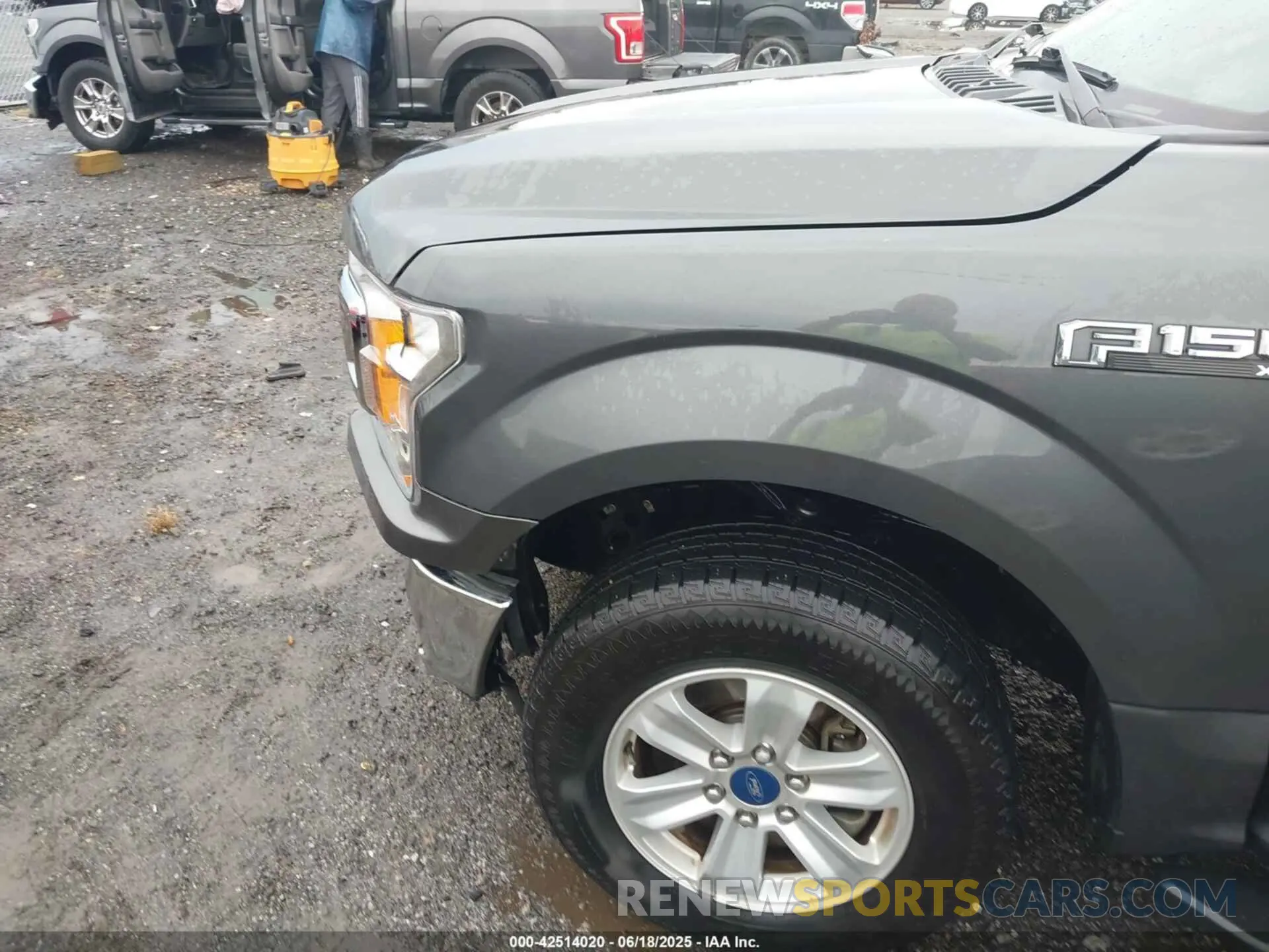 19 Photograph of a damaged car 1FTEX1CB2LKF44500 FORD F-150 2020