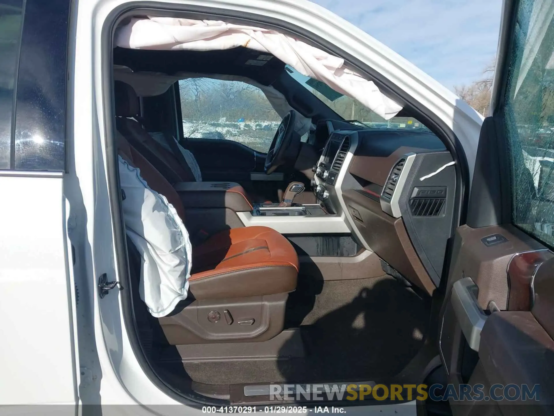 5 Photograph of a damaged car 1FTFW1E49LFC82635 FORD F-150 2020