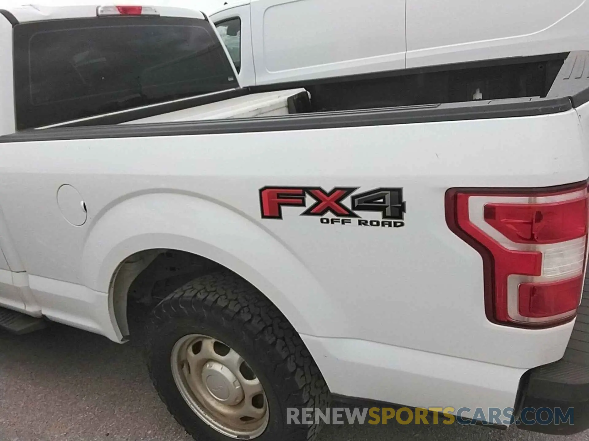 19 Photograph of a damaged car 1FTFW1E54LKD80018 FORD F-150 2020