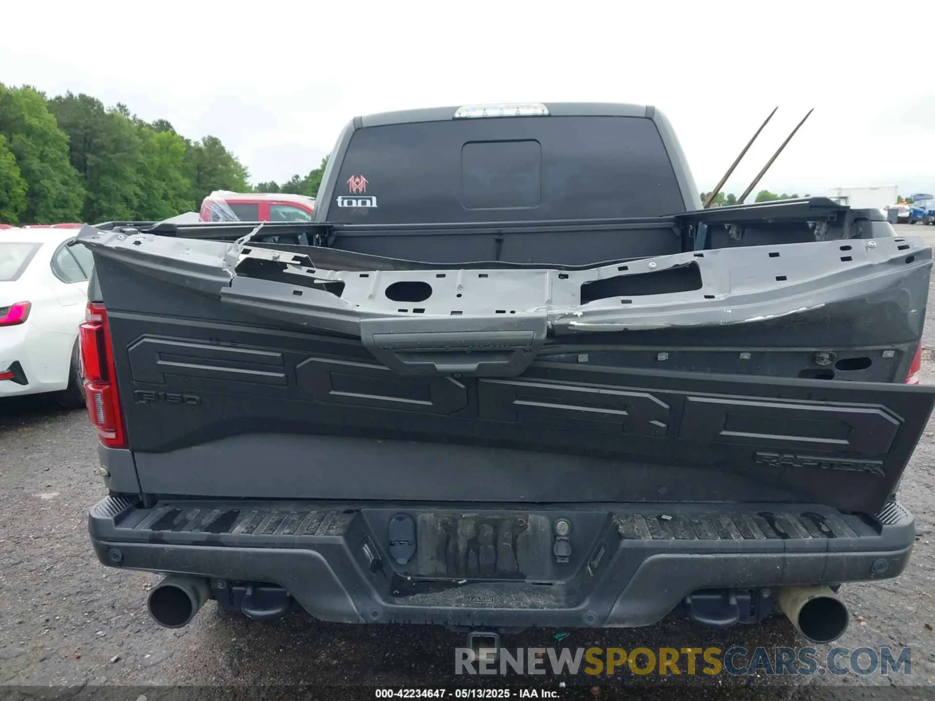 17 Photograph of a damaged car 1FTFW1RG2LFA69076 FORD F-150 2020