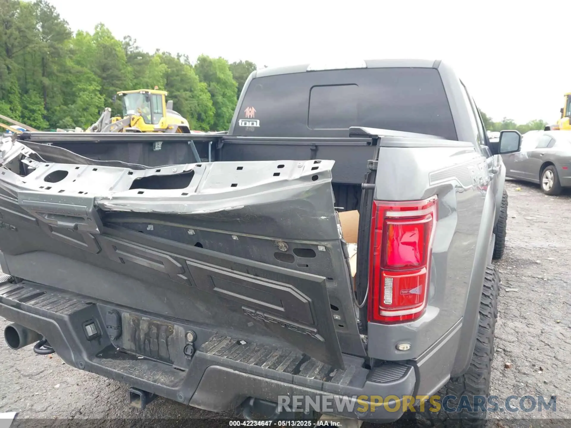 18 Photograph of a damaged car 1FTFW1RG2LFA69076 FORD F-150 2020