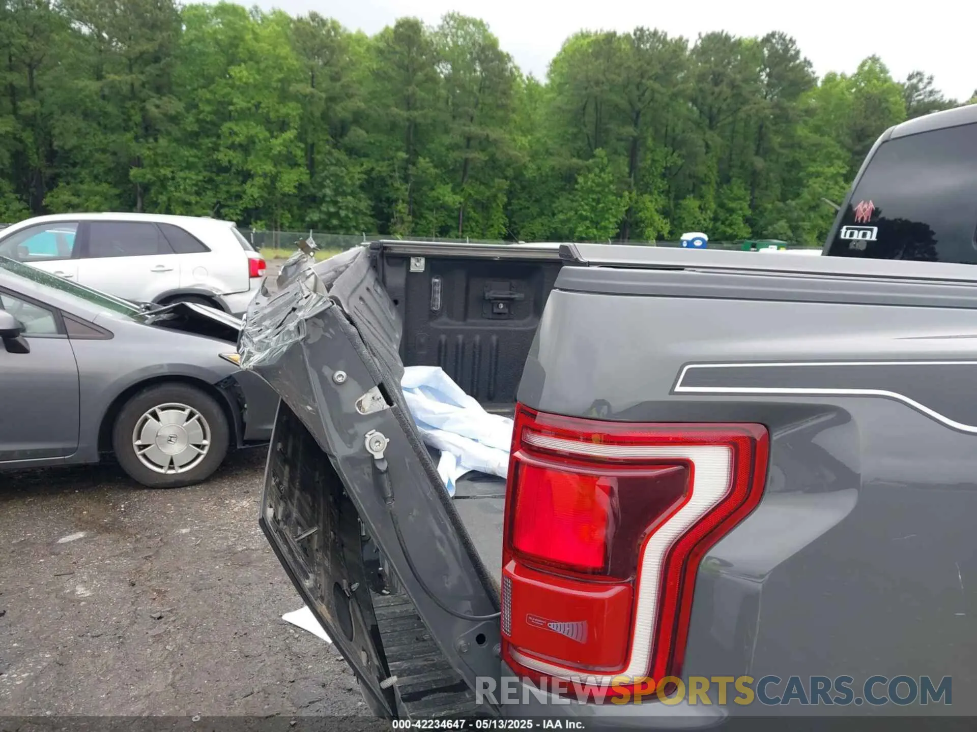 19 Photograph of a damaged car 1FTFW1RG2LFA69076 FORD F-150 2020
