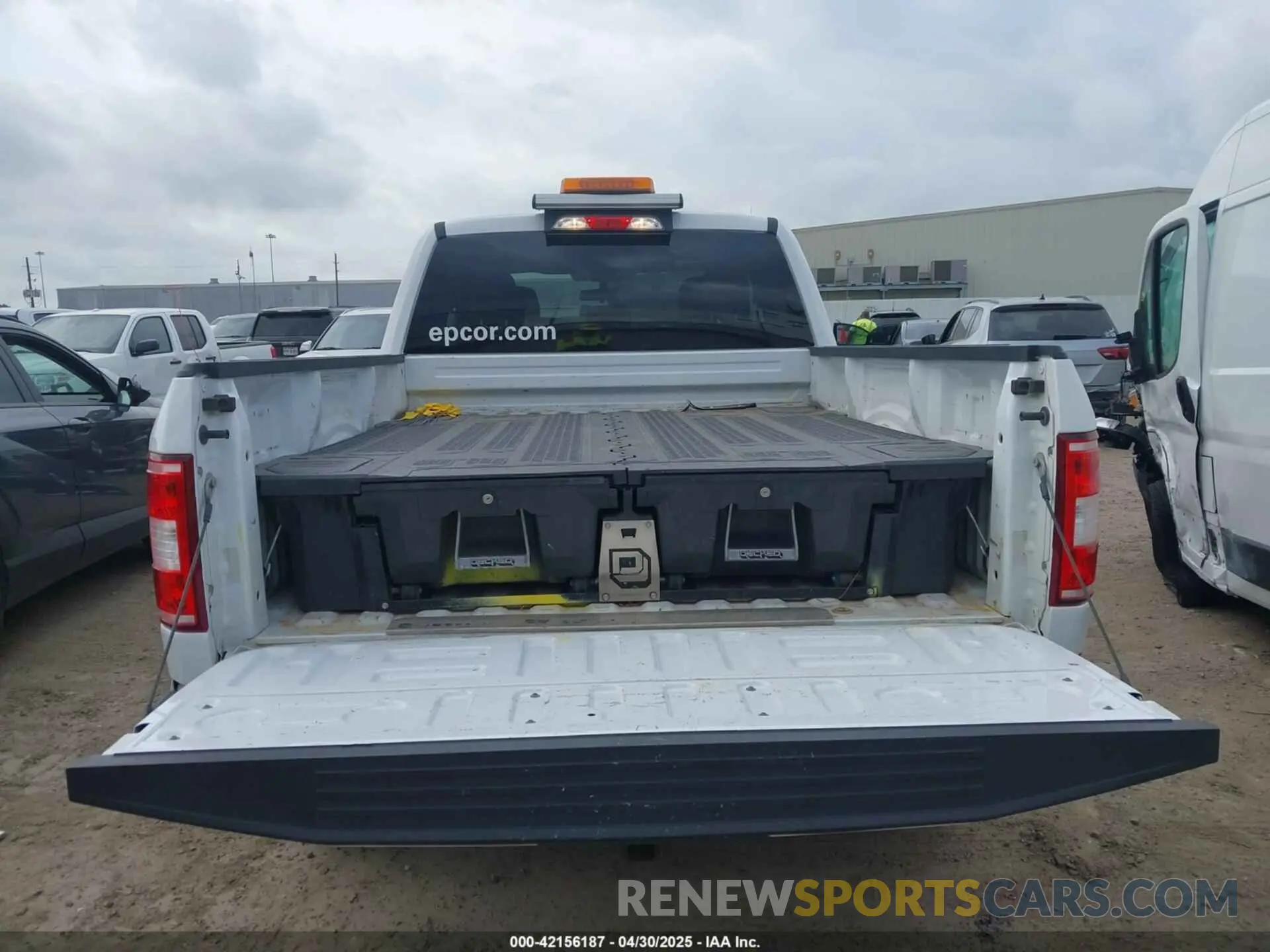 18 Photograph of a damaged car 1FTFX1E5XLFA38515 FORD F-150 2020