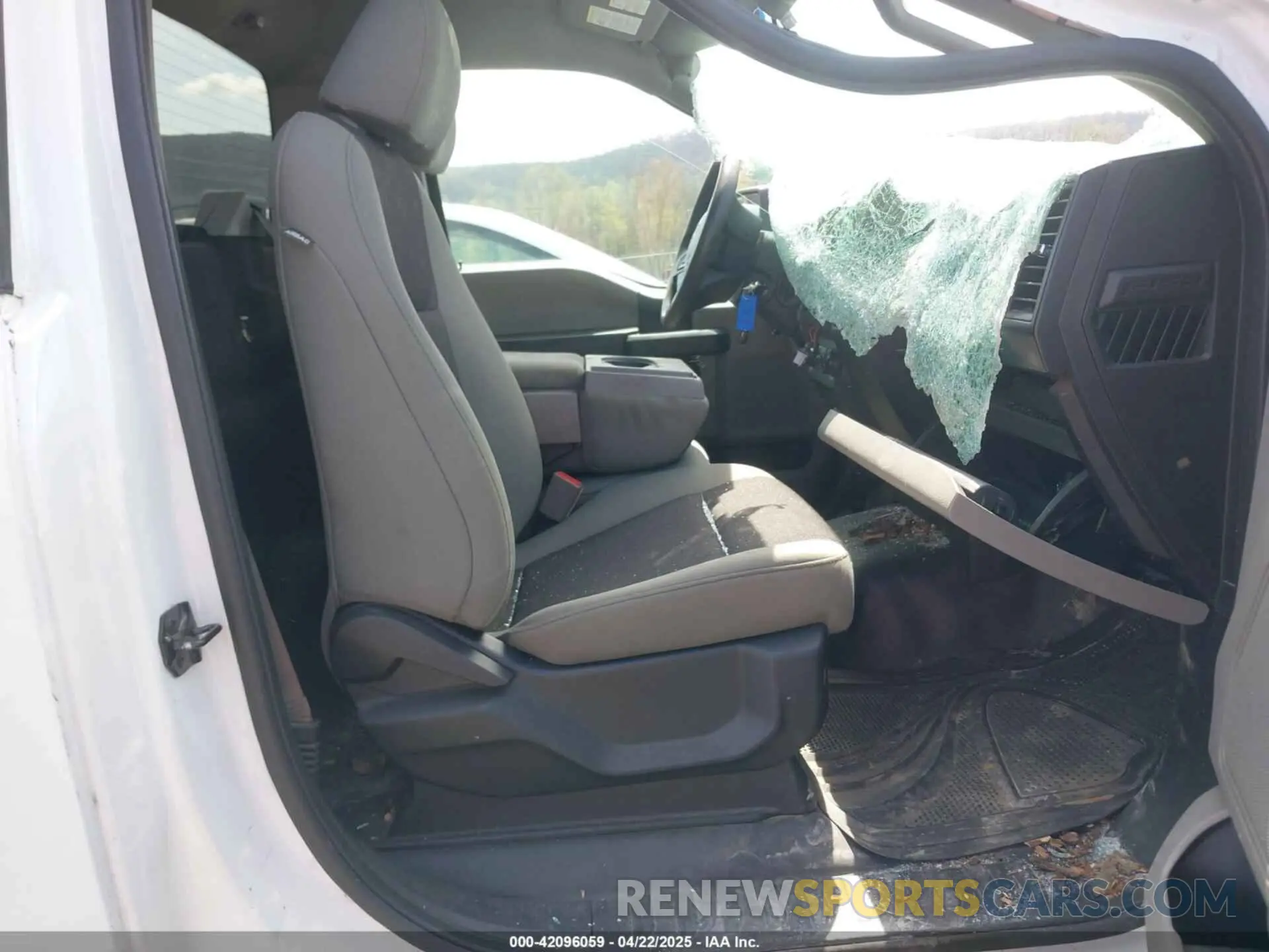 5 Photograph of a damaged car 1FTMF1E56LKD00371 FORD F-150 2020