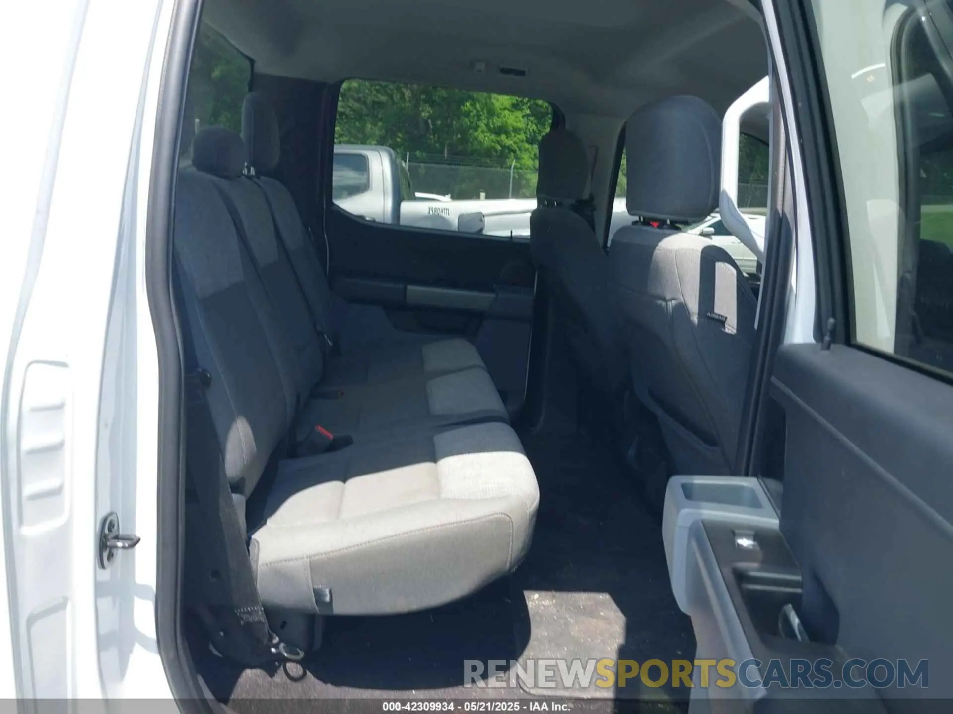 8 Photograph of a damaged car 1FTEW1C52MFB80117 FORD F-150 2021