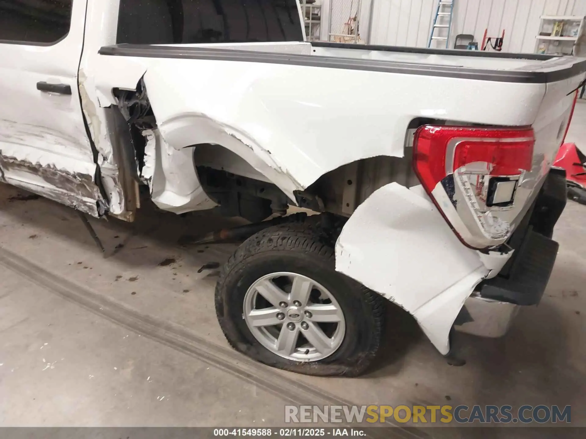 18 Photograph of a damaged car 1FTEW1C57MFA71572 FORD F-150 2021