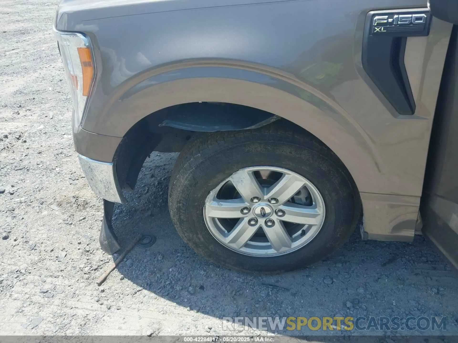 17 Photograph of a damaged car 1FTEW1C58MFB15661 FORD F-150 2021