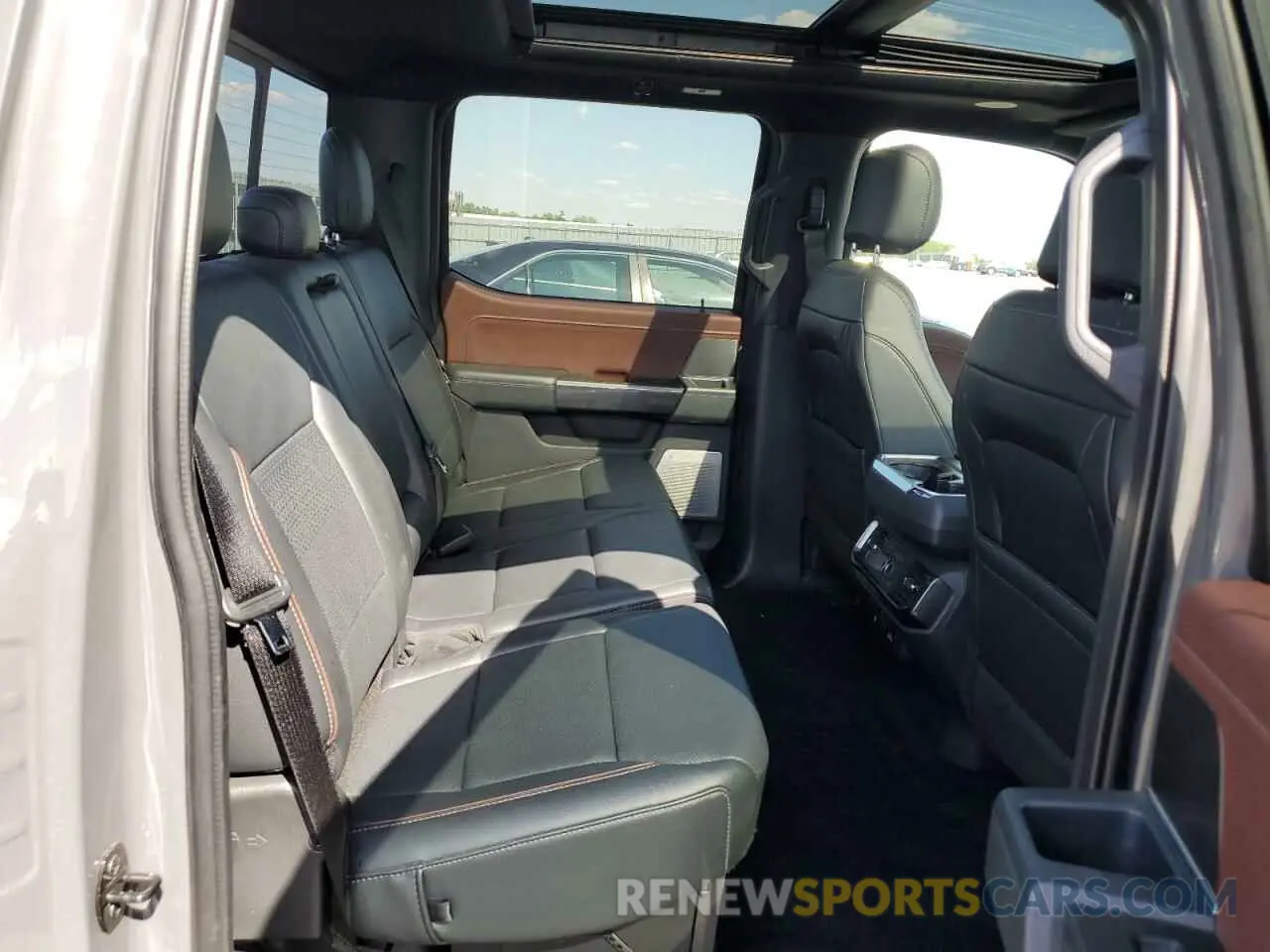 10 Photograph of a damaged car 1FTEW1EP9MFB72577 FORD F-150 2021