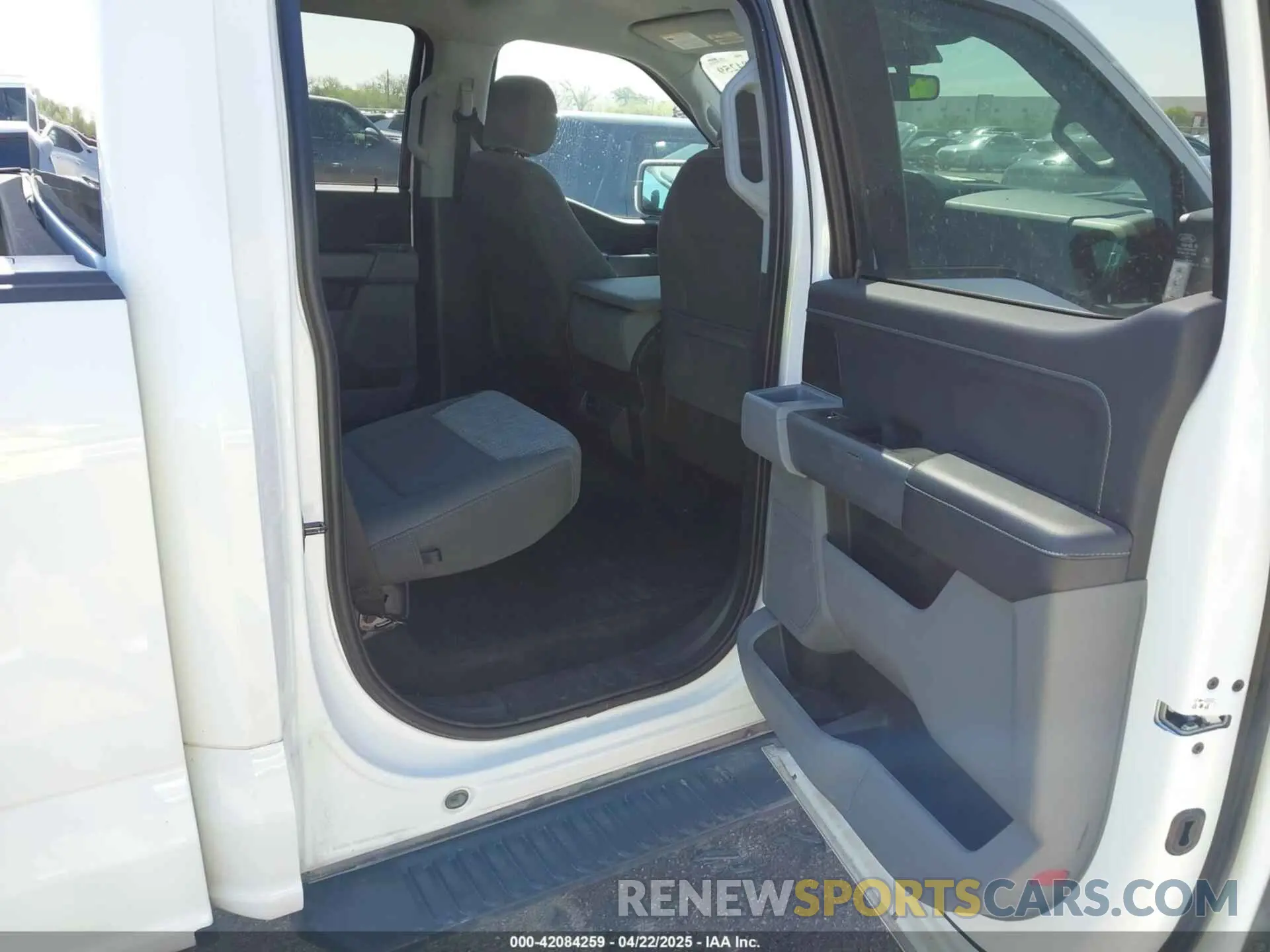 8 Photograph of a damaged car 1FTFW1E17MFC73360 FORD F-150 2021