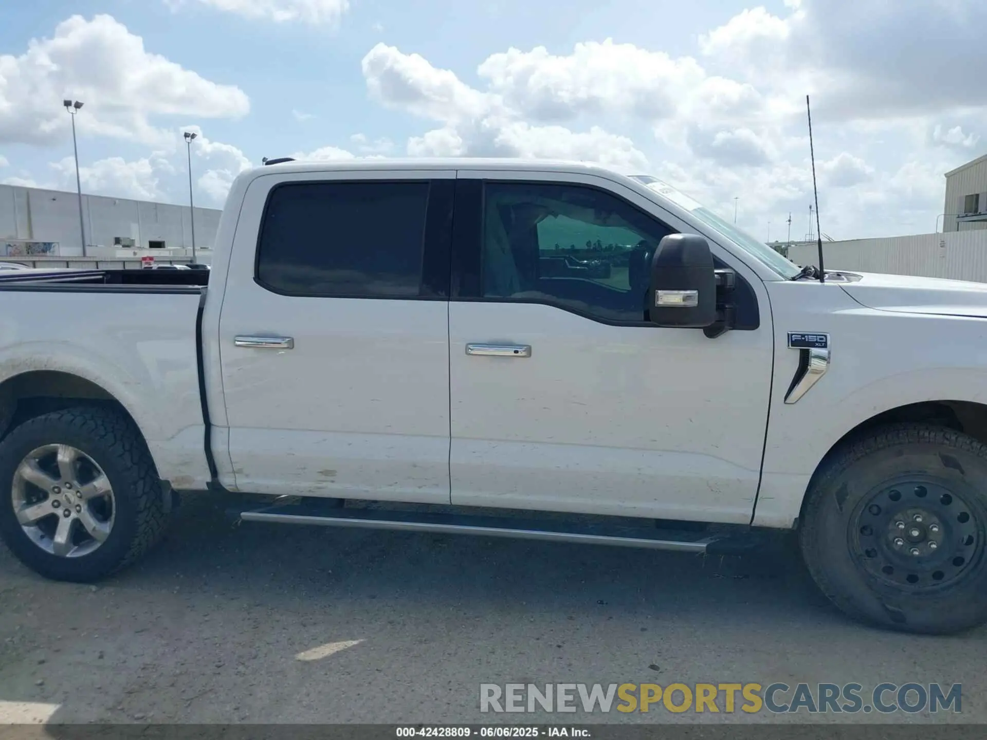 14 Photograph of a damaged car 1FTFW1E51MFC12069 FORD F-150 2021