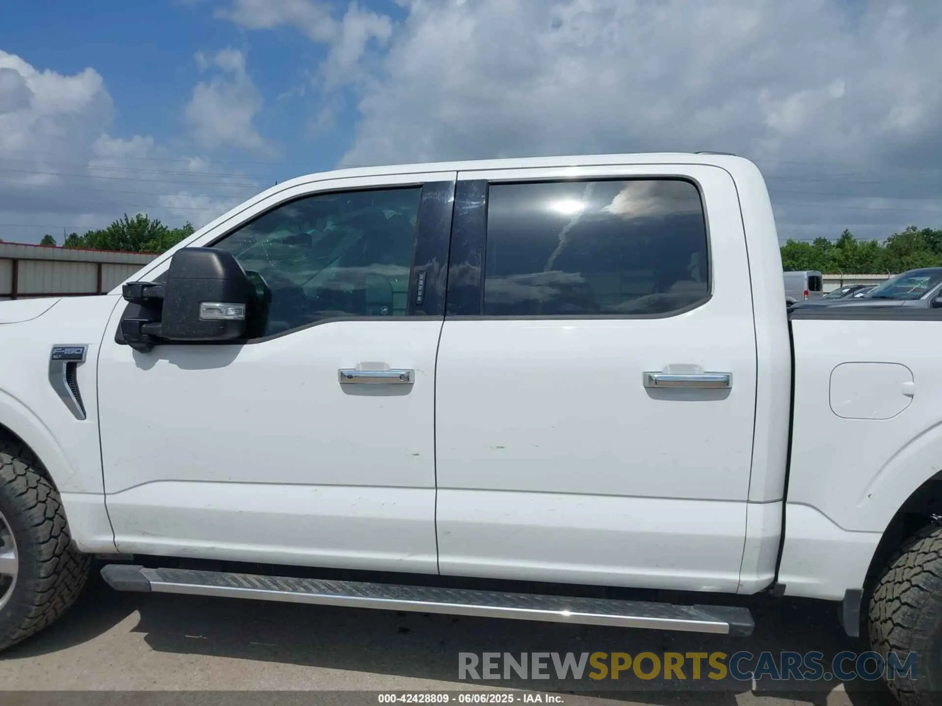 15 Photograph of a damaged car 1FTFW1E51MFC12069 FORD F-150 2021