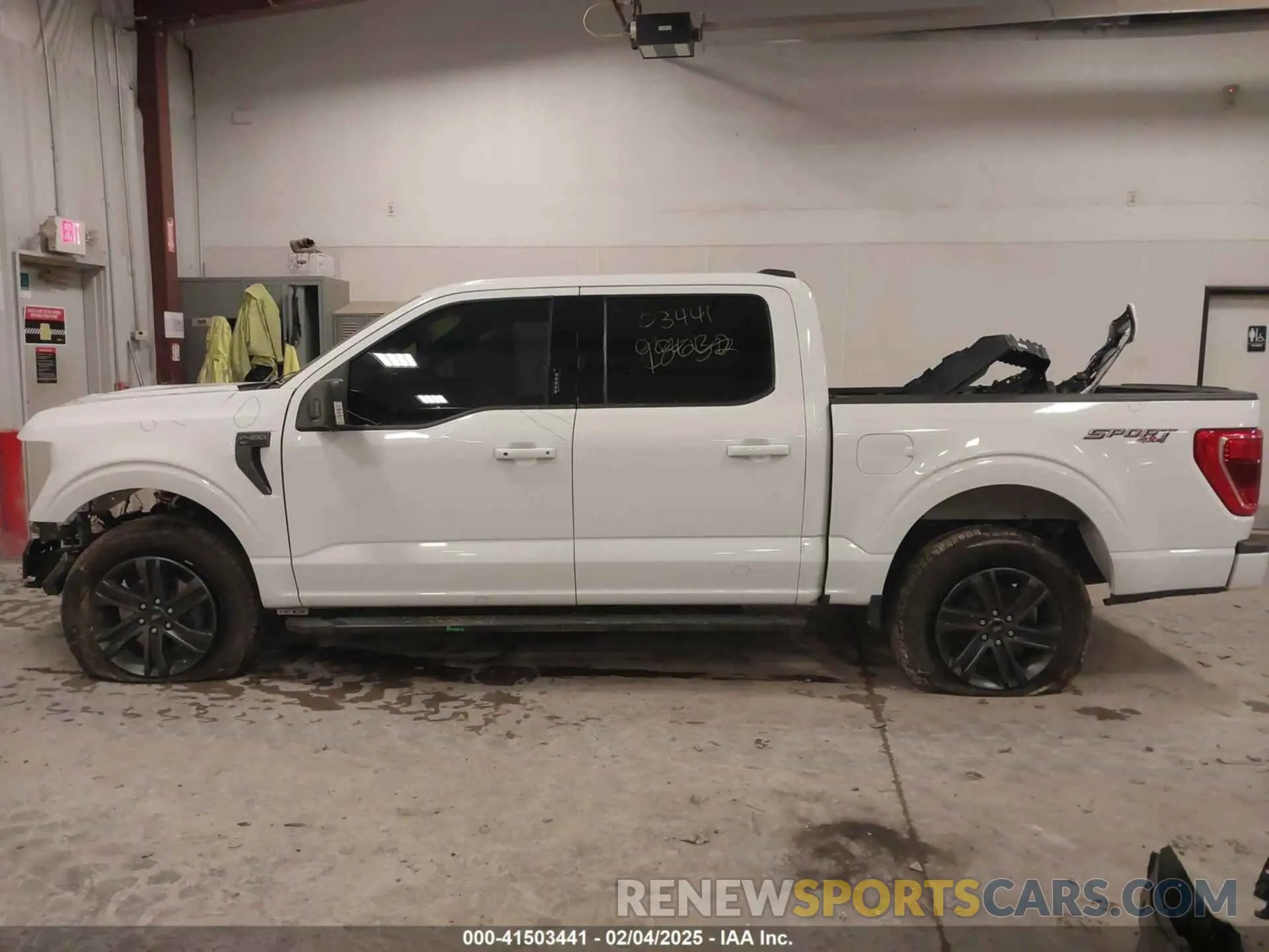 15 Photograph of a damaged car 1FTFW1E51MFC25971 FORD F-150 2021