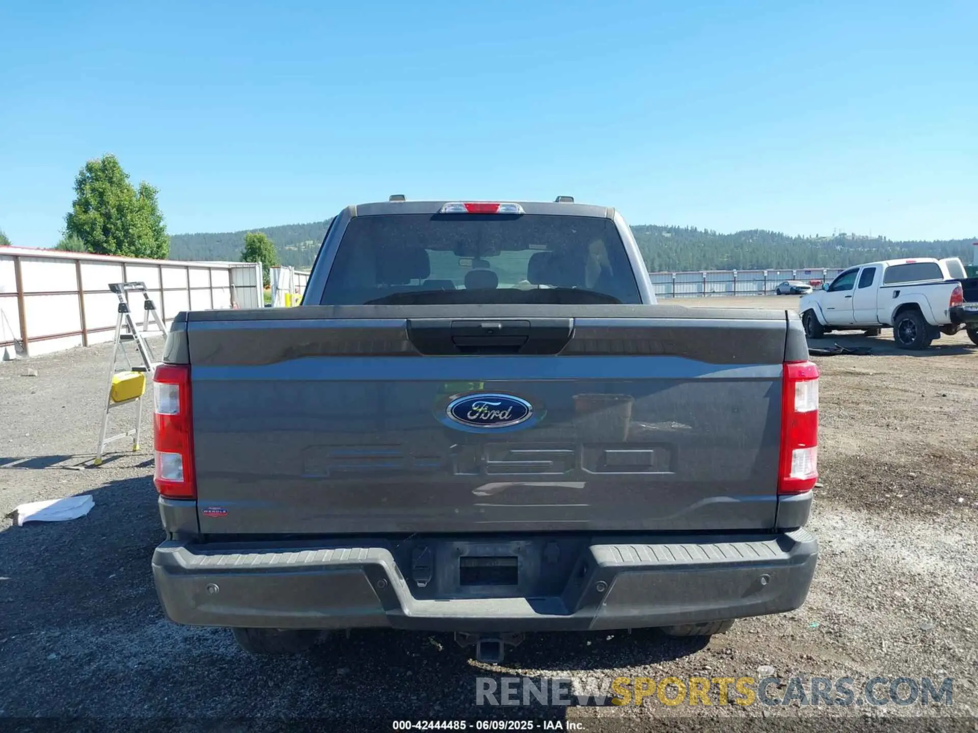 17 Photograph of a damaged car 1FTFW1E53MFB95002 FORD F-150 2021