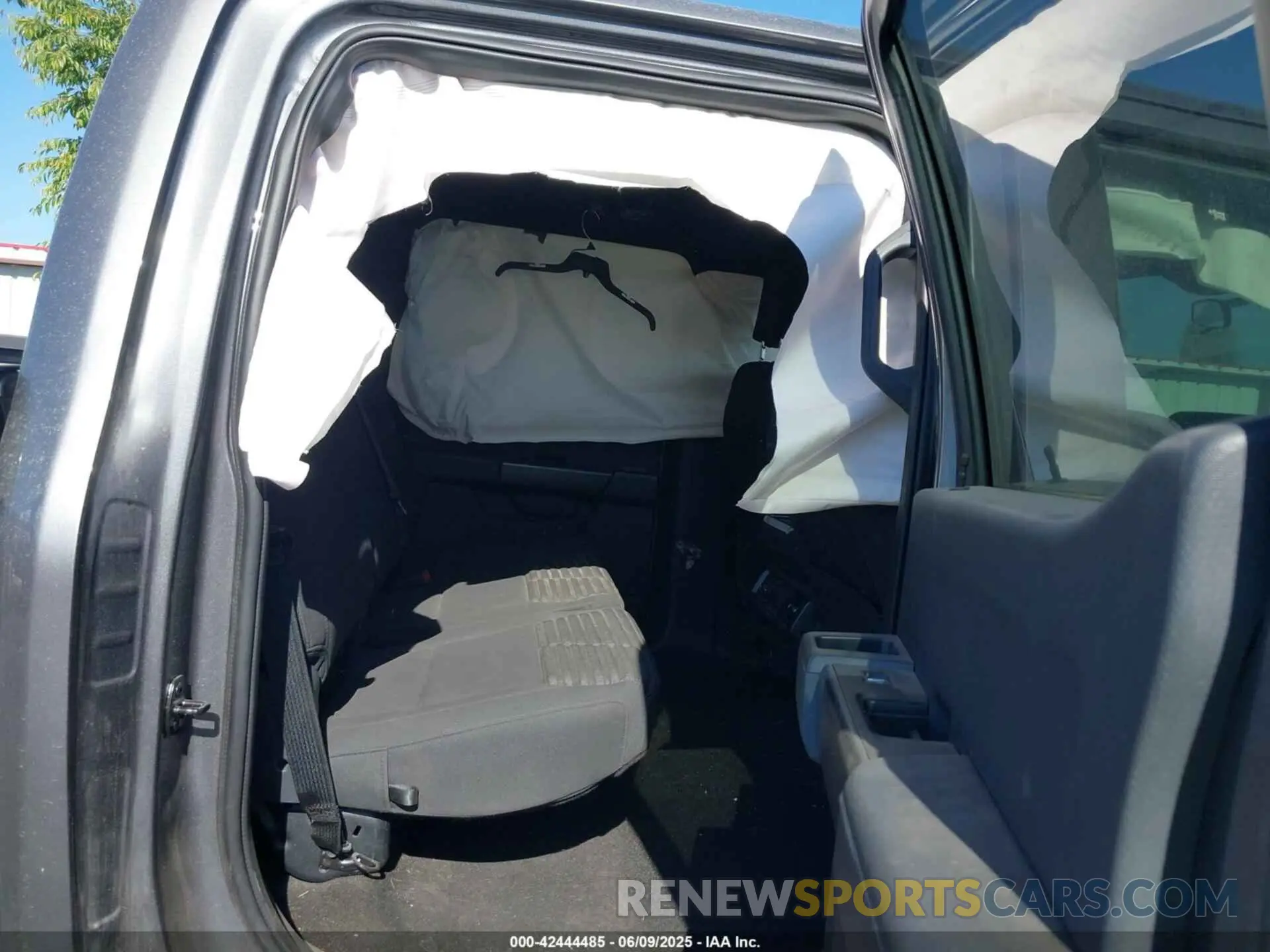 8 Photograph of a damaged car 1FTFW1E53MFB95002 FORD F-150 2021