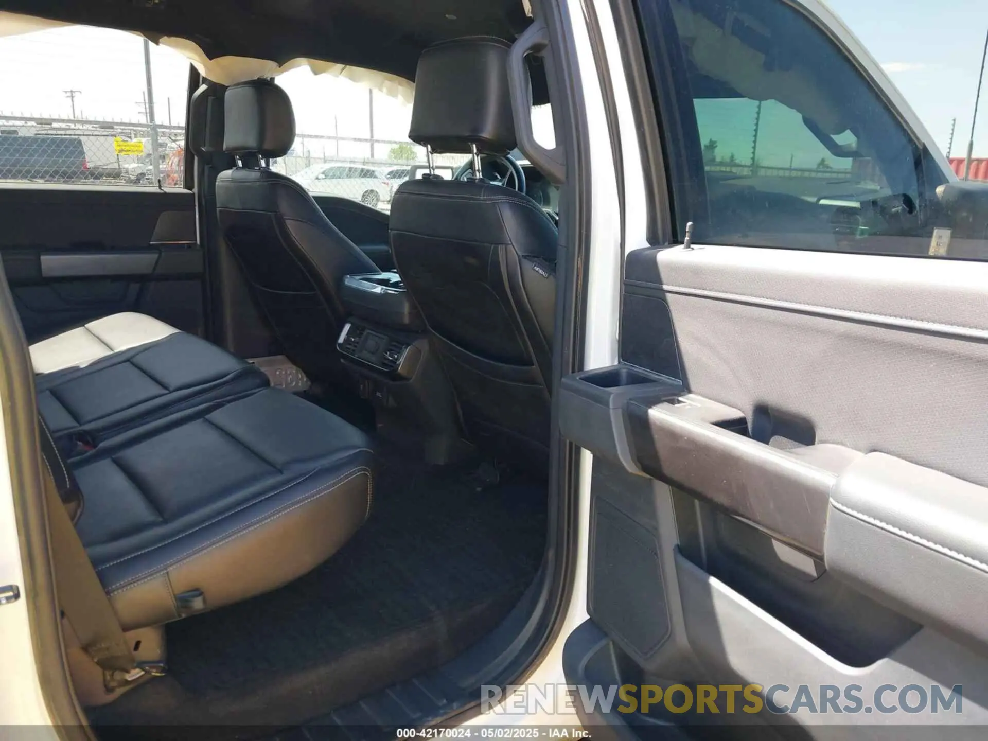 8 Photograph of a damaged car 1FTFW1E54MFC82133 FORD F-150 2021