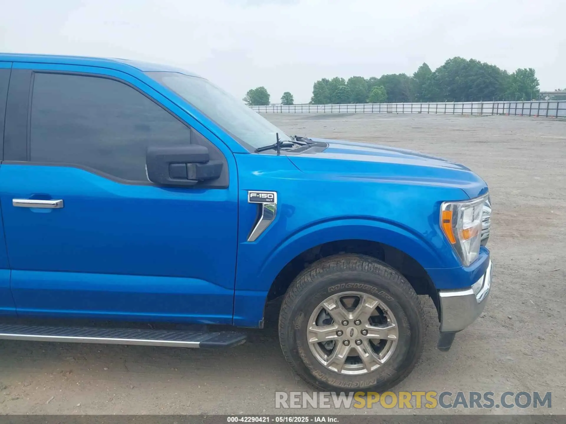 17 Photograph of a damaged car 1FTFW1E55MFB60428 FORD F-150 2021