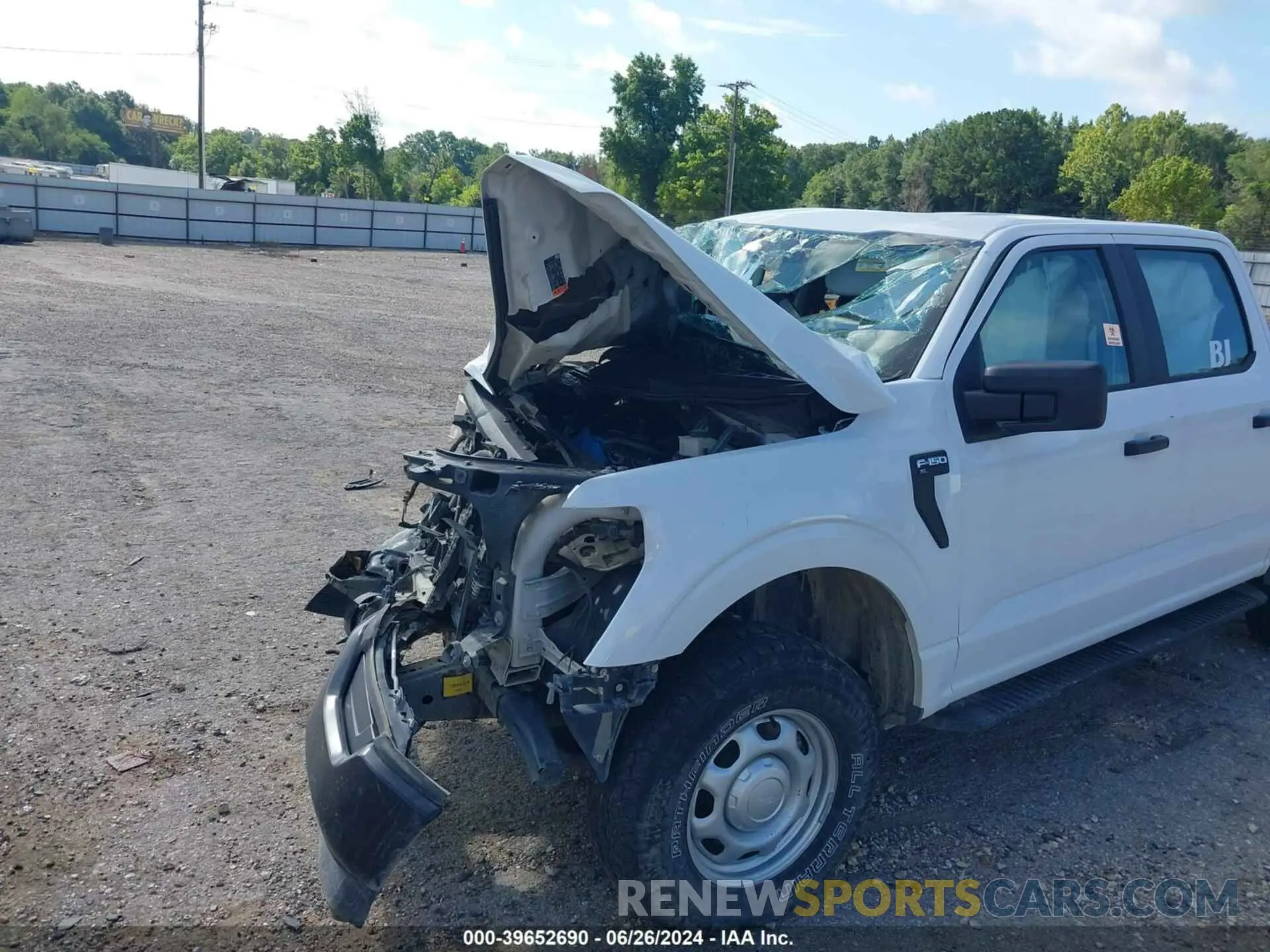 17 Photograph of a damaged car 1FTFW1E56MKF00161 FORD F-150 2021