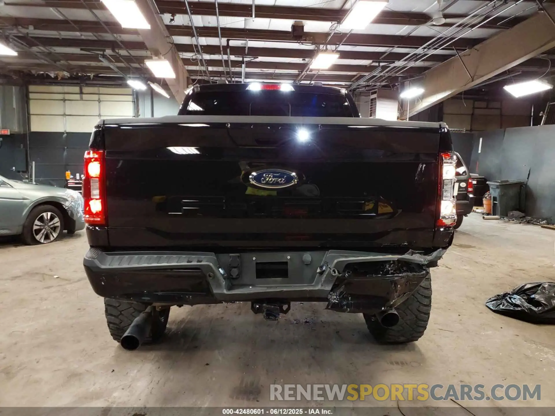 16 Photograph of a damaged car 1FTFW1E57MFA64154 FORD F-150 2021