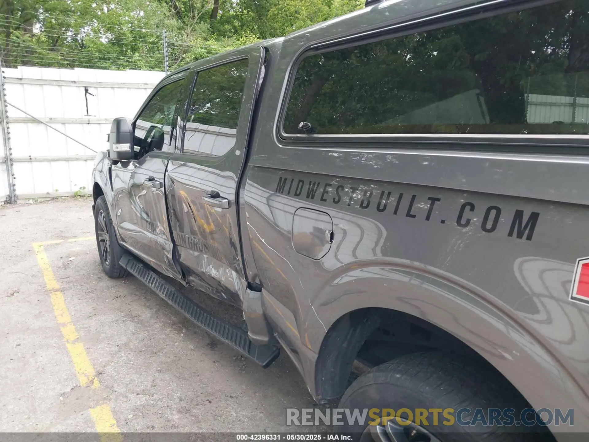 18 Photograph of a damaged car 1FTFW1E58MFA37383 FORD F-150 2021