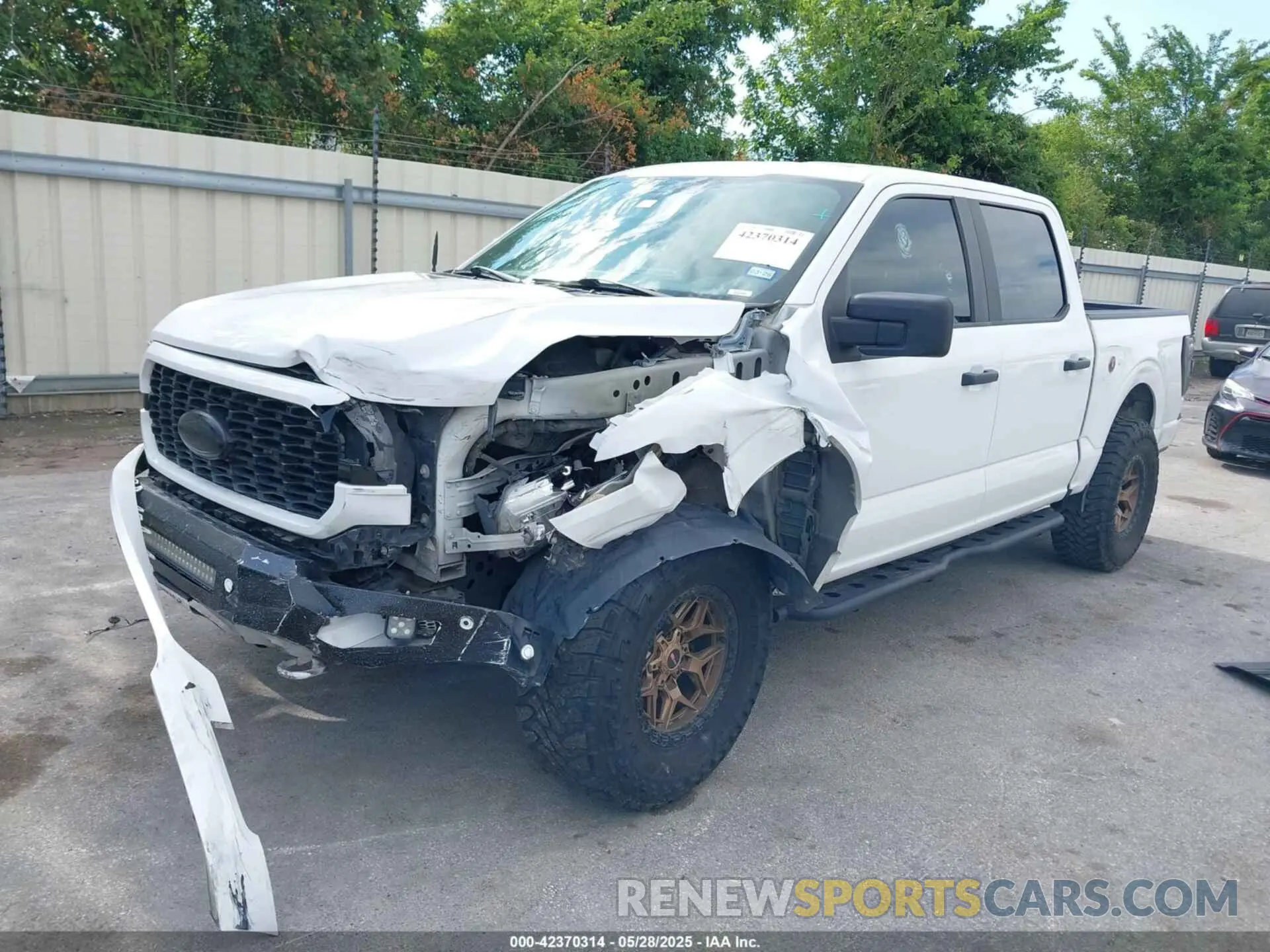 2 Photograph of a damaged car 1FTFW1E59MFA77598 FORD F-150 2021