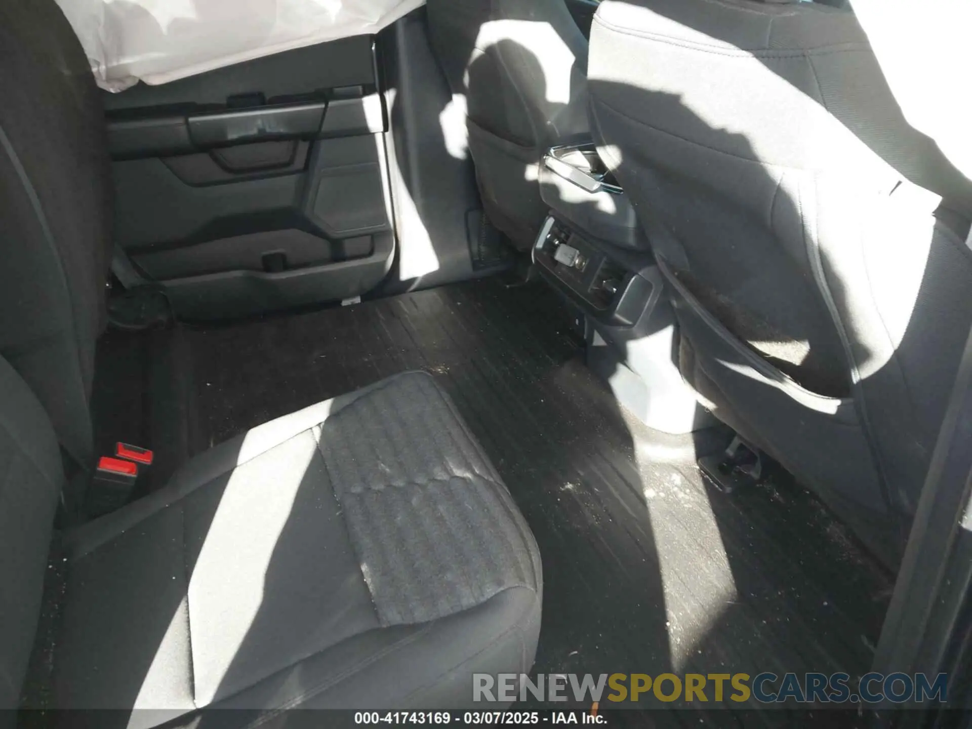 8 Photograph of a damaged car 1FTFW1E59MFB68029 FORD F-150 2021