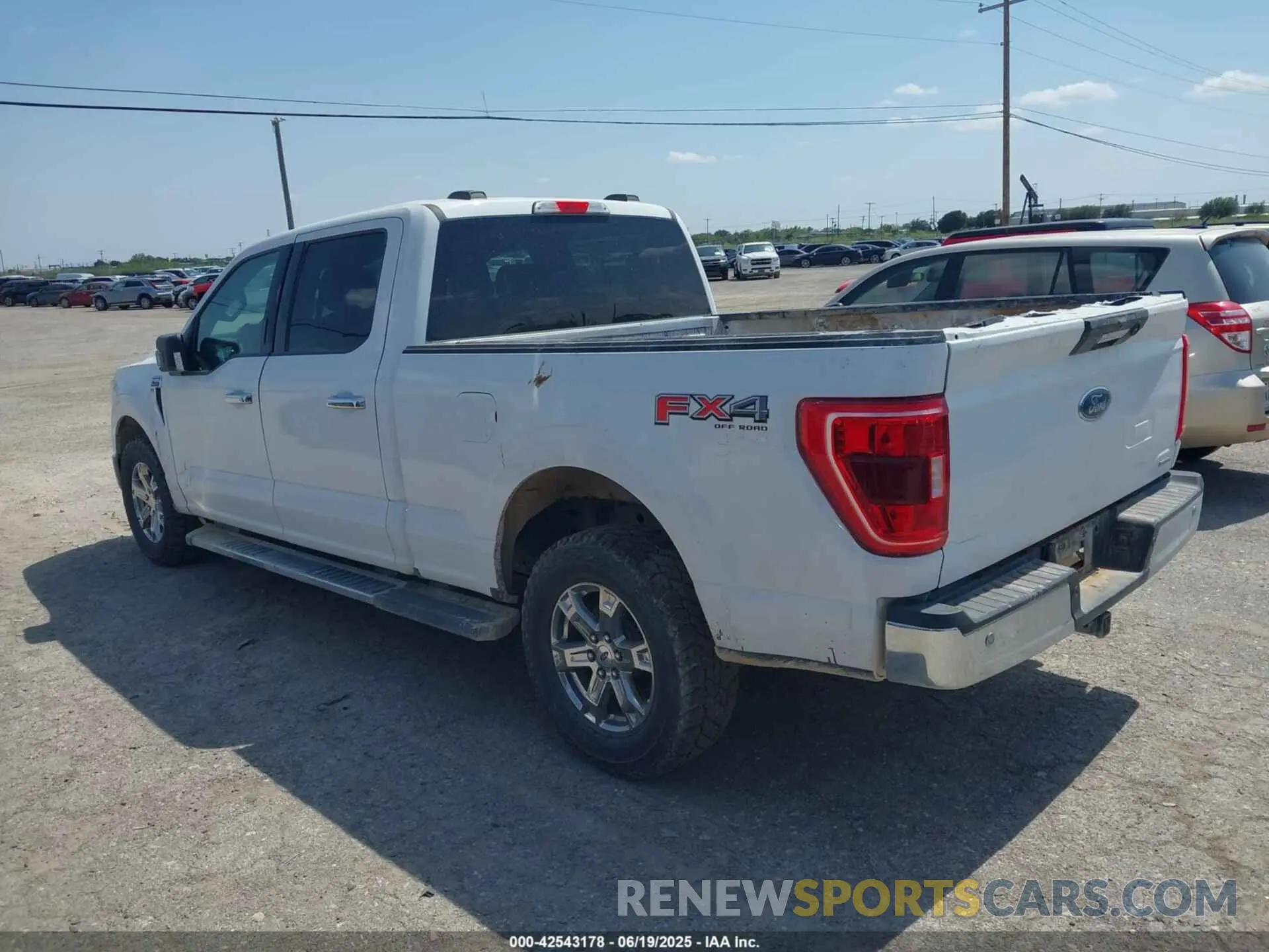 14 Photograph of a damaged car 1FTFW1E80MFC72662 FORD F-150 2021