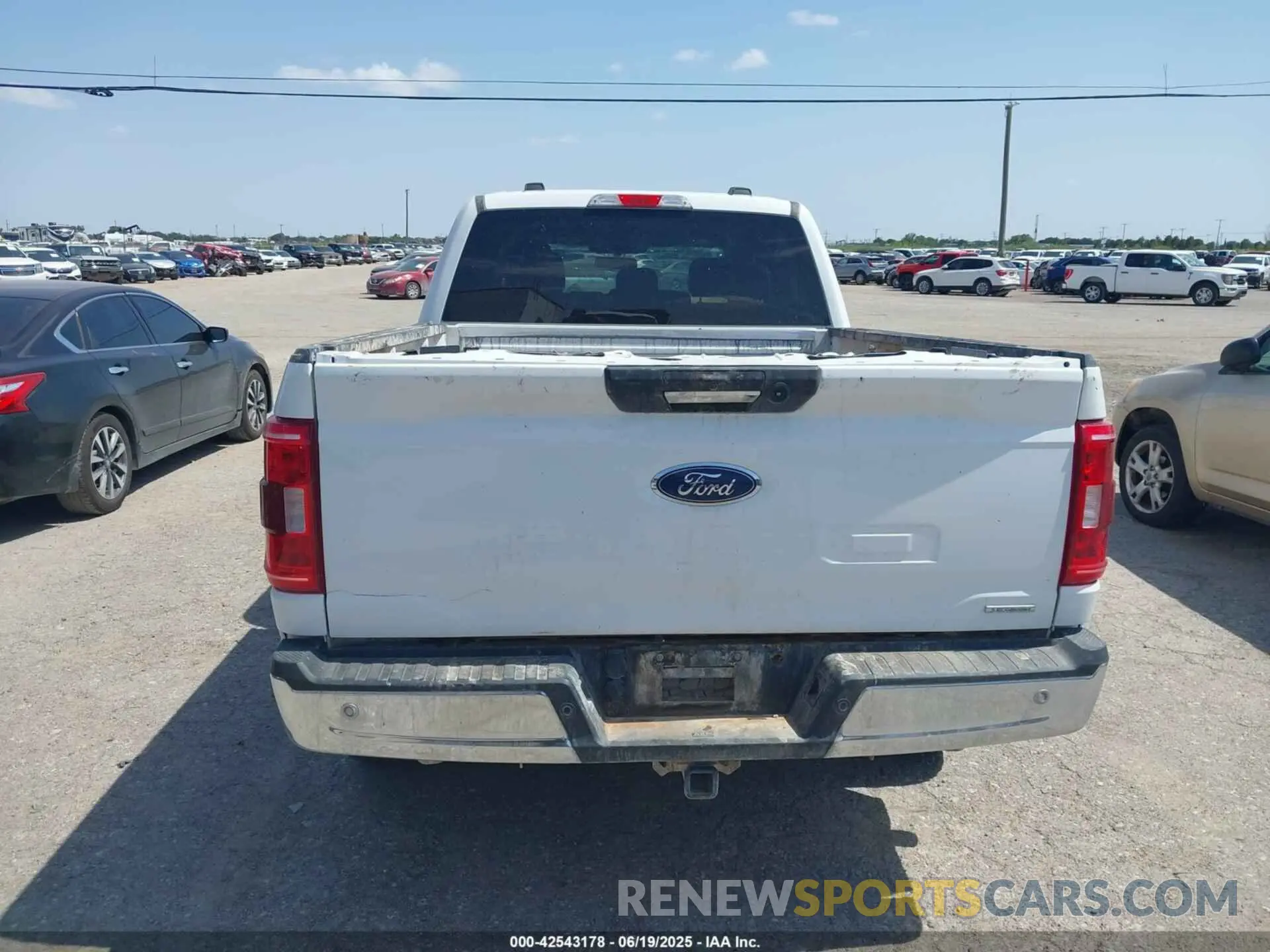 16 Photograph of a damaged car 1FTFW1E80MFC72662 FORD F-150 2021
